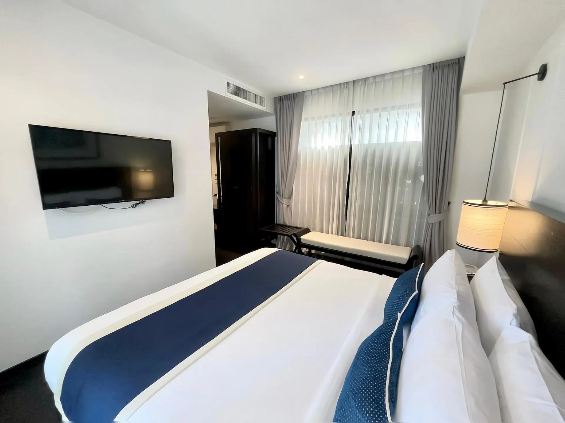 Bed in Cheeva Dee Hotel