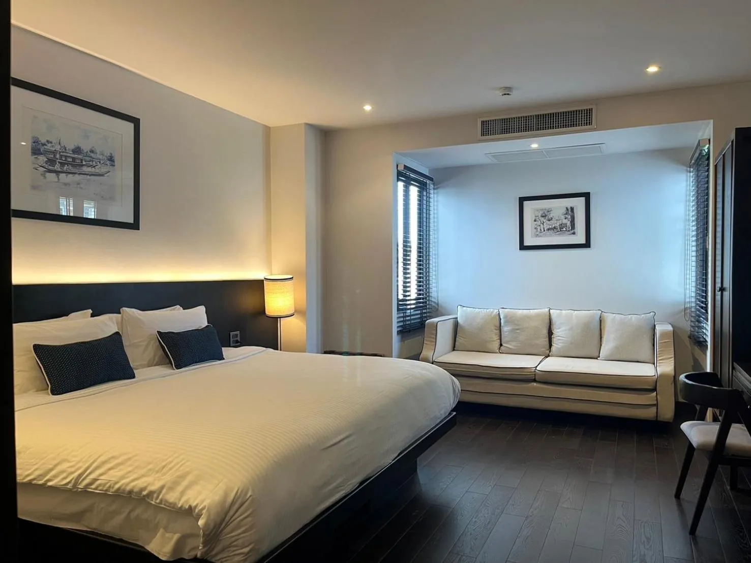 Bed in Cheeva Dee Hotel