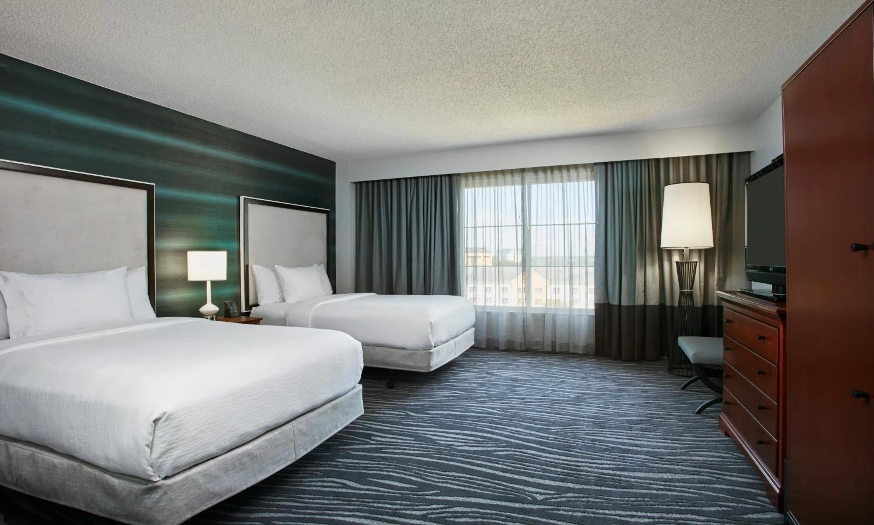 Bed in Embassy Suites by Hilton Orlando Airport