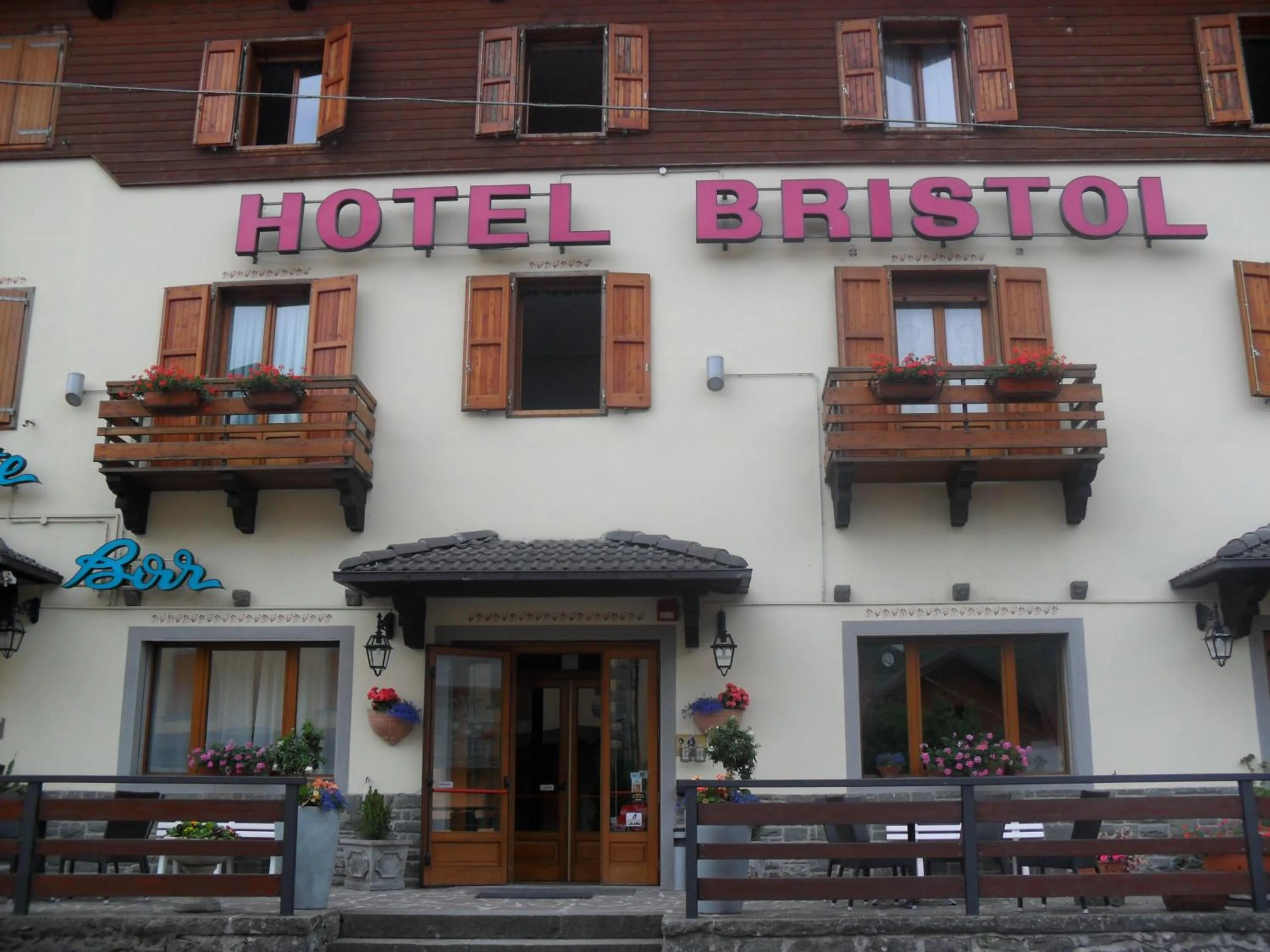 Facade/entrance in Hotel Bristol