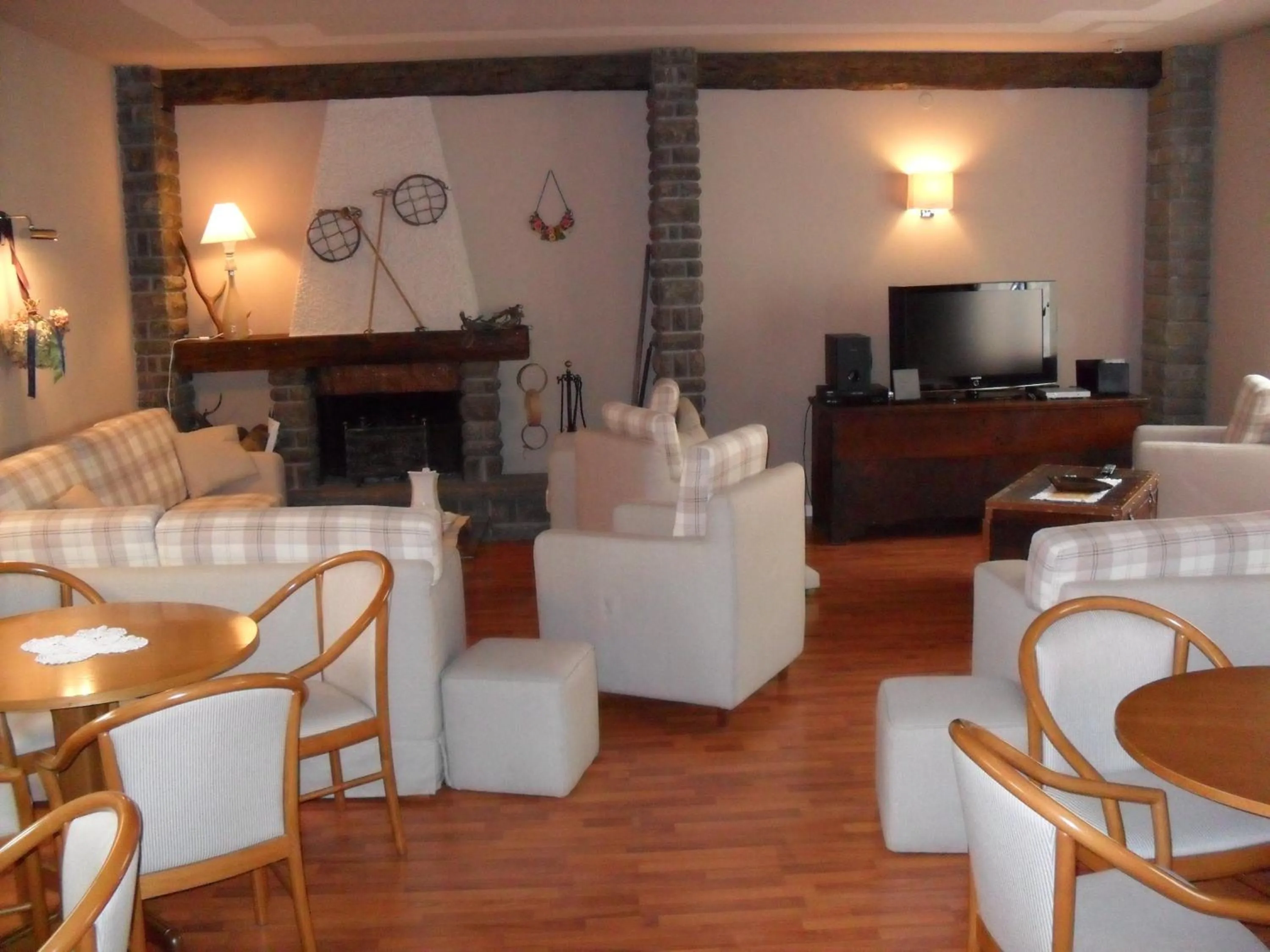 Communal lounge/ TV room in Hotel Bristol