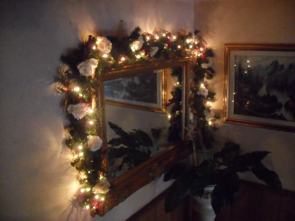 Communal lounge/ TV room in Hotel Bristol