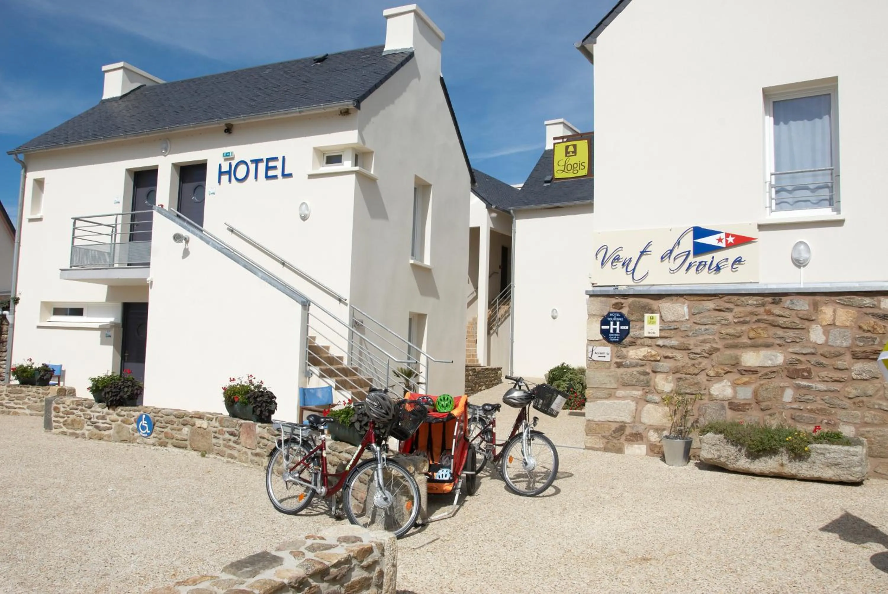 Facade/entrance in Logis Hôtel Vent d'Iroise
