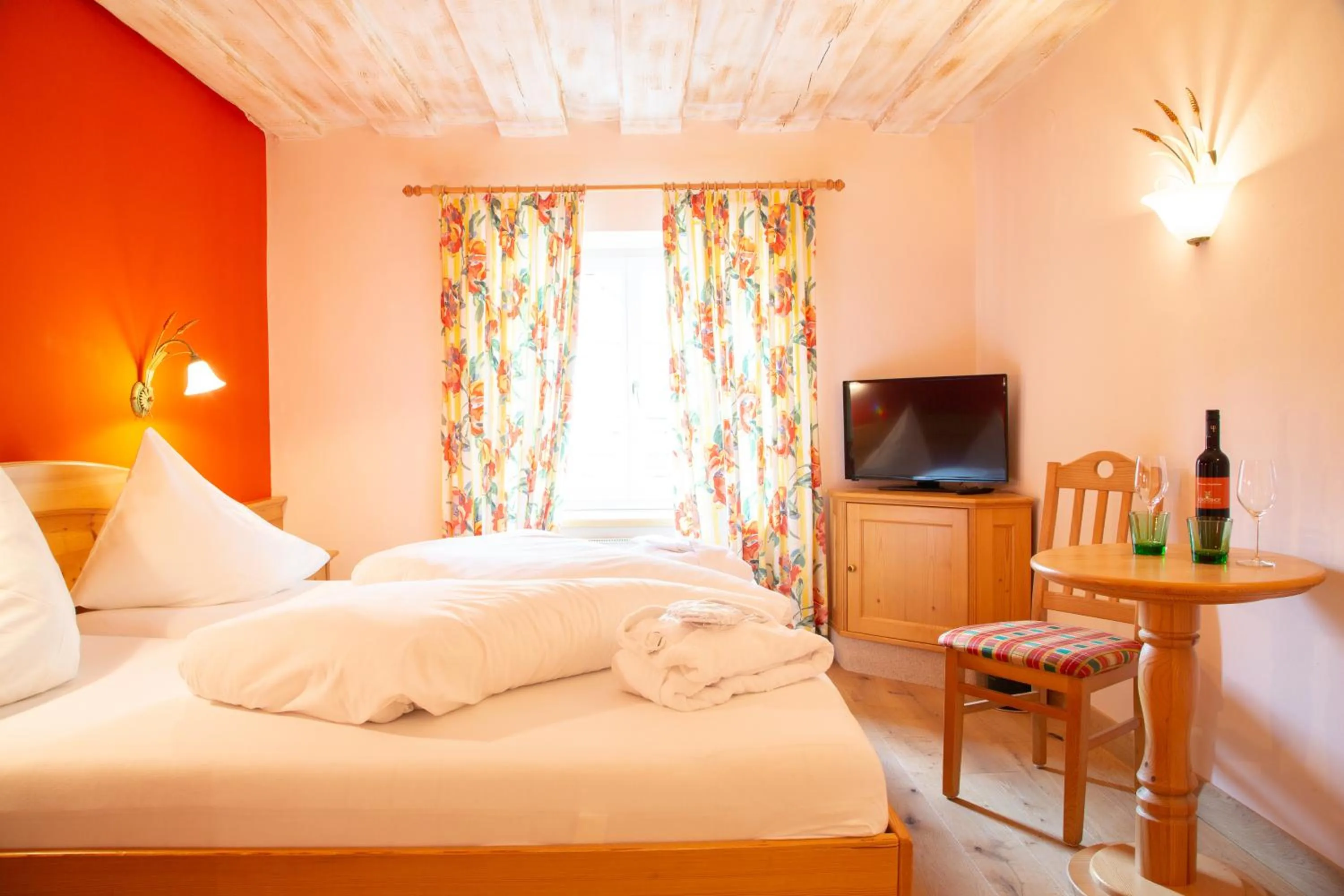 Photo of the whole room, Bed in Hotel Försterhof lebe pur, genieße den Tag