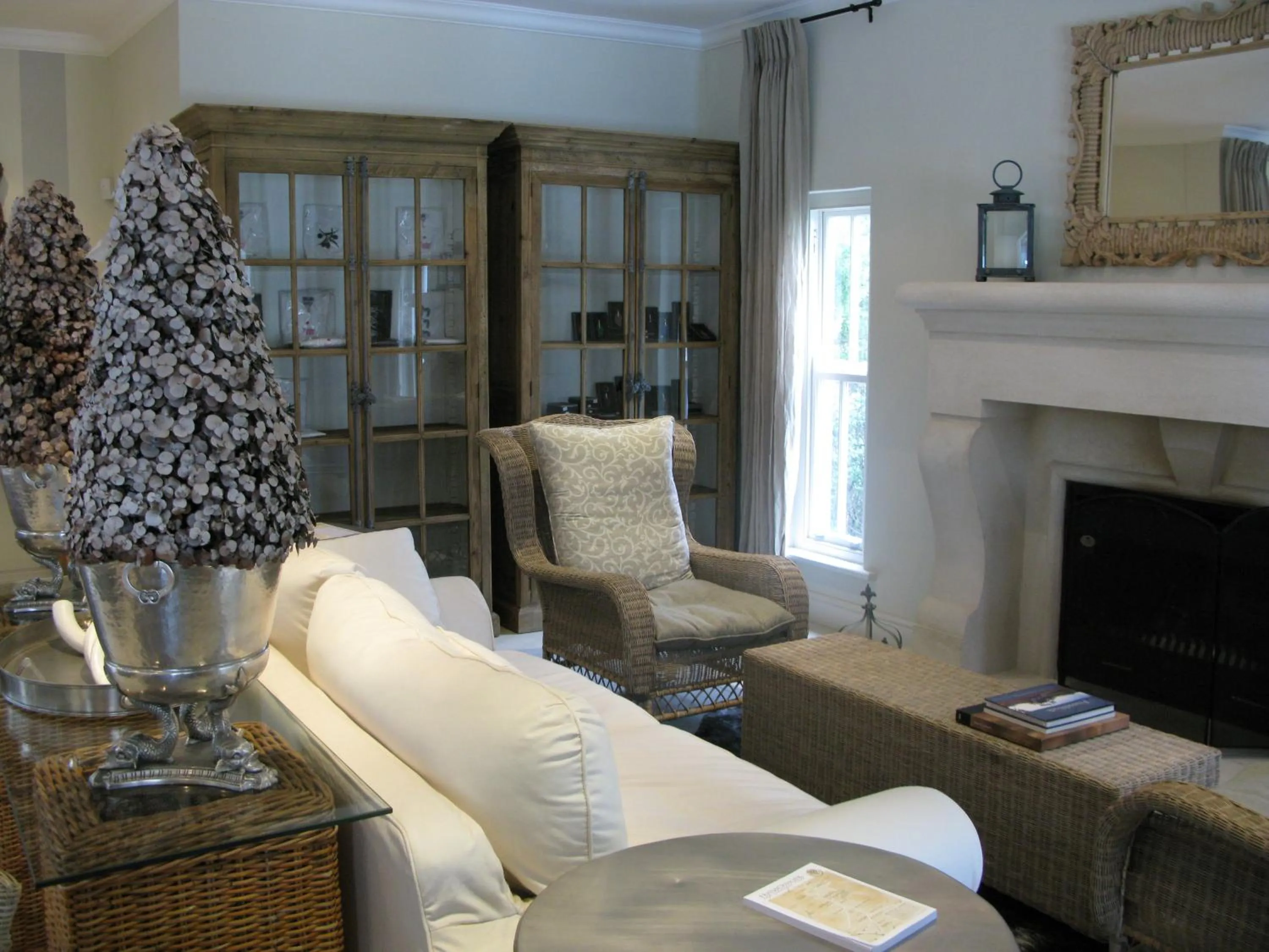 Communal lounge/ TV room in Maison d'Ail Guest House