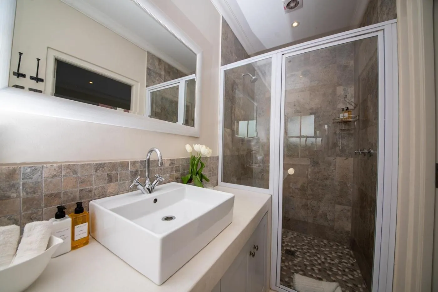 Shower in Maison d'Ail Guest House