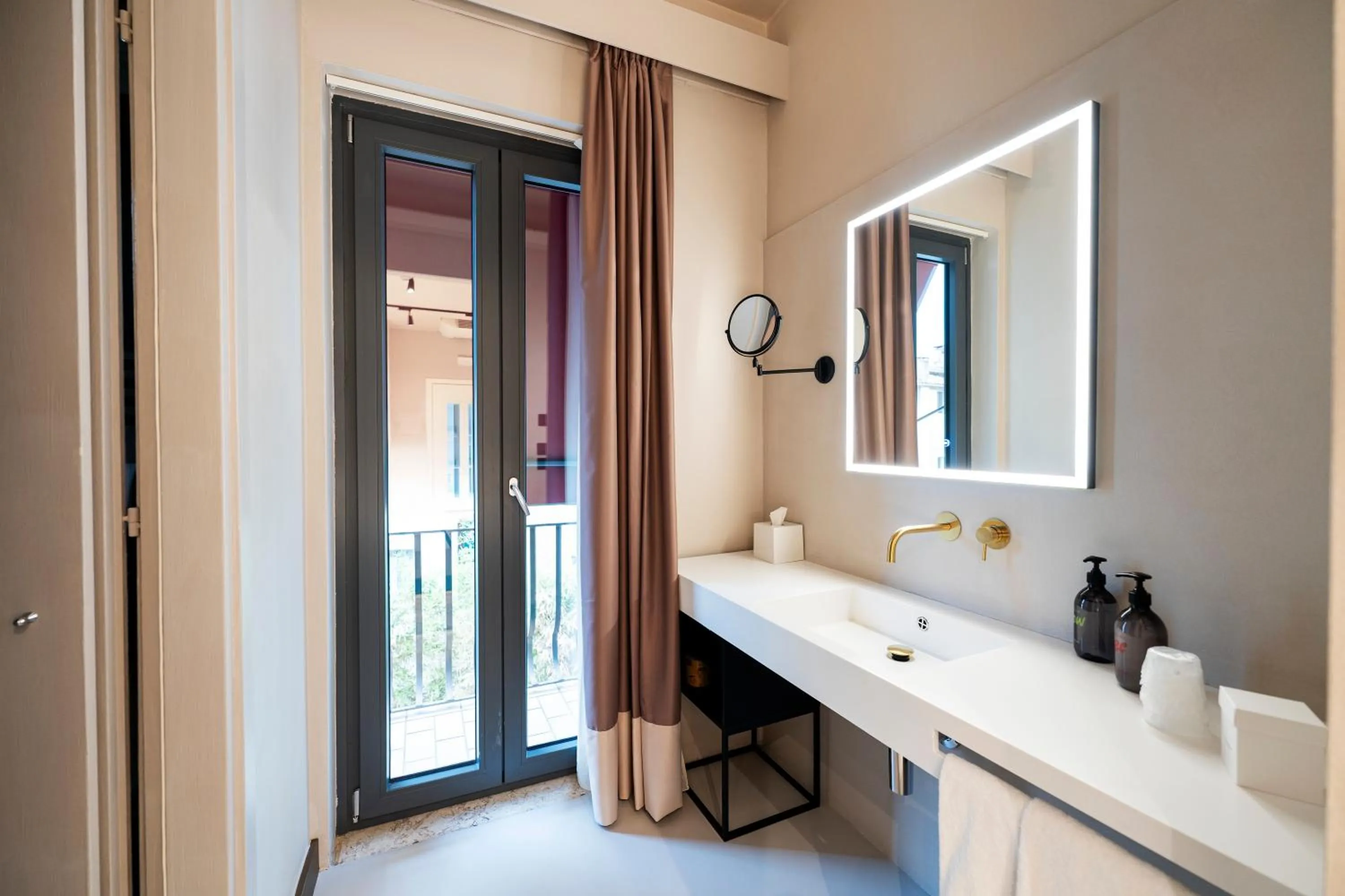 Bathroom in The Glam Boutique Hotel & Apt