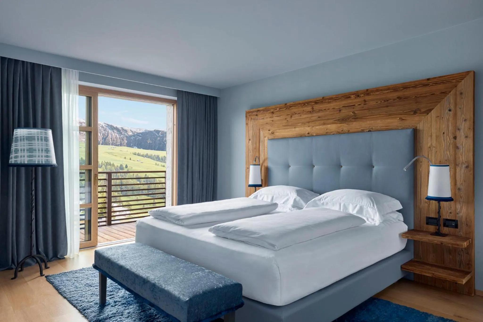 Photo of the whole room, Bed in COMO Alpina Dolomites