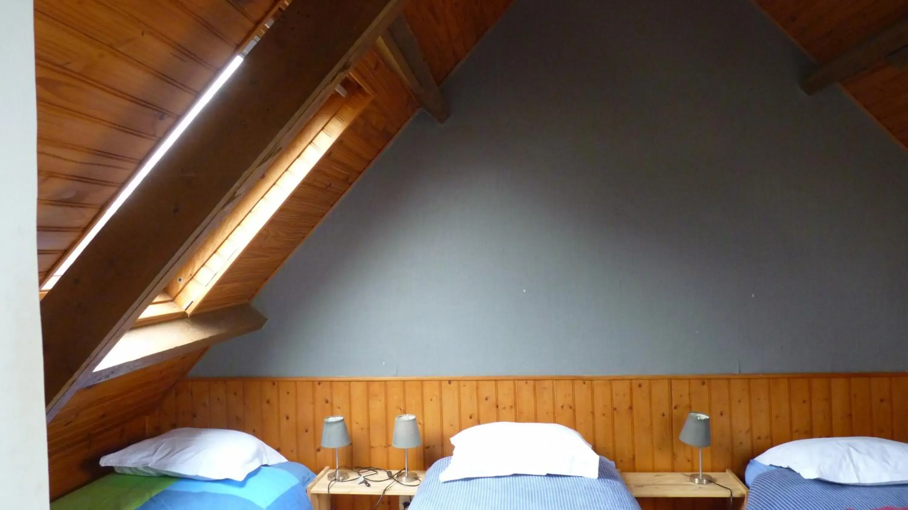 Economy Quadruple Room with Shared Bathroom in Gite des confitures à Lanvéoc-Crozon Economy Quadruple Room with Shared Bathroom in Gite des confitures à Lanvéoc-Crozon