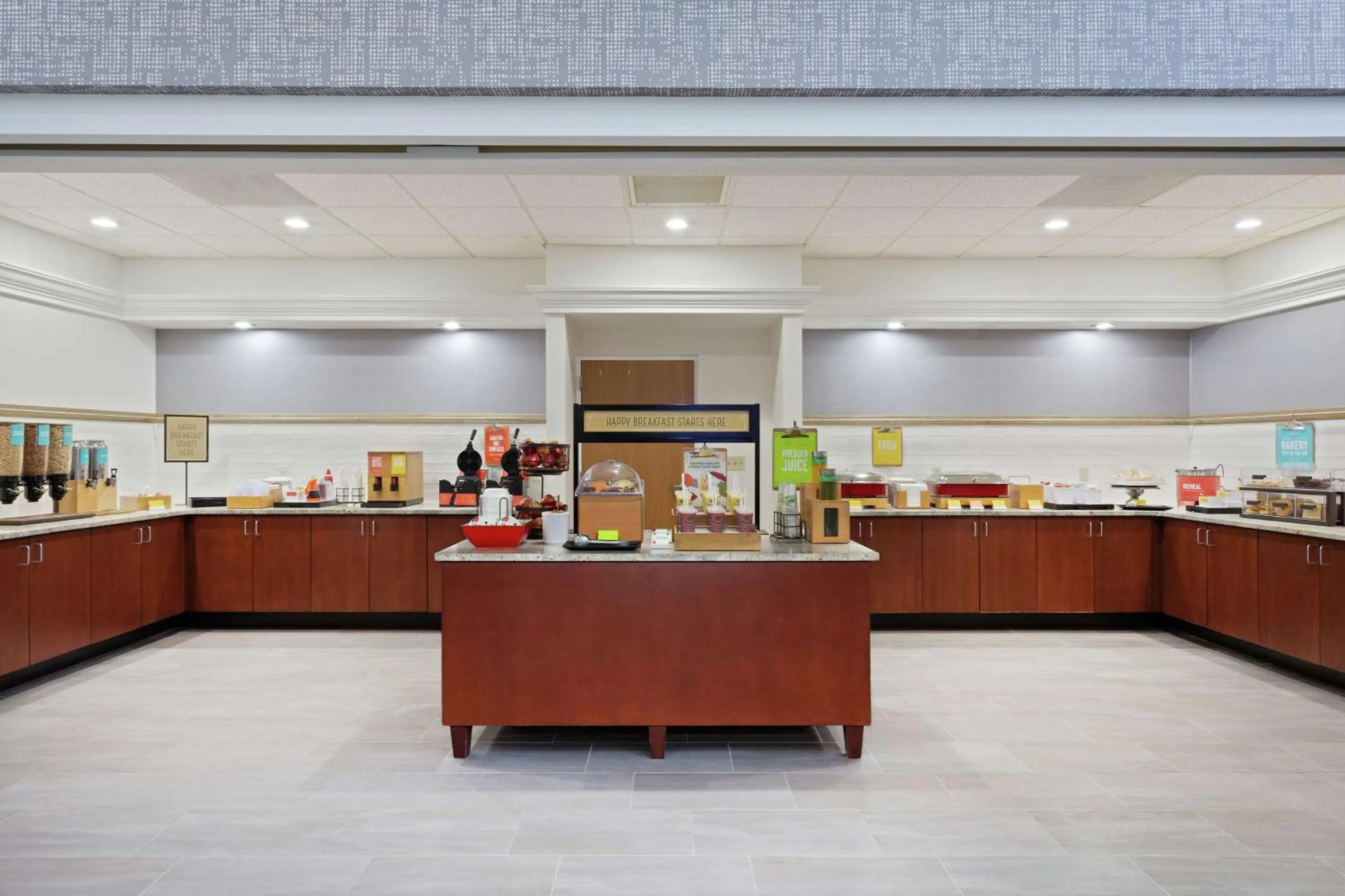 Breakfast in Hampton Inn & Suites Orlando International Drive North