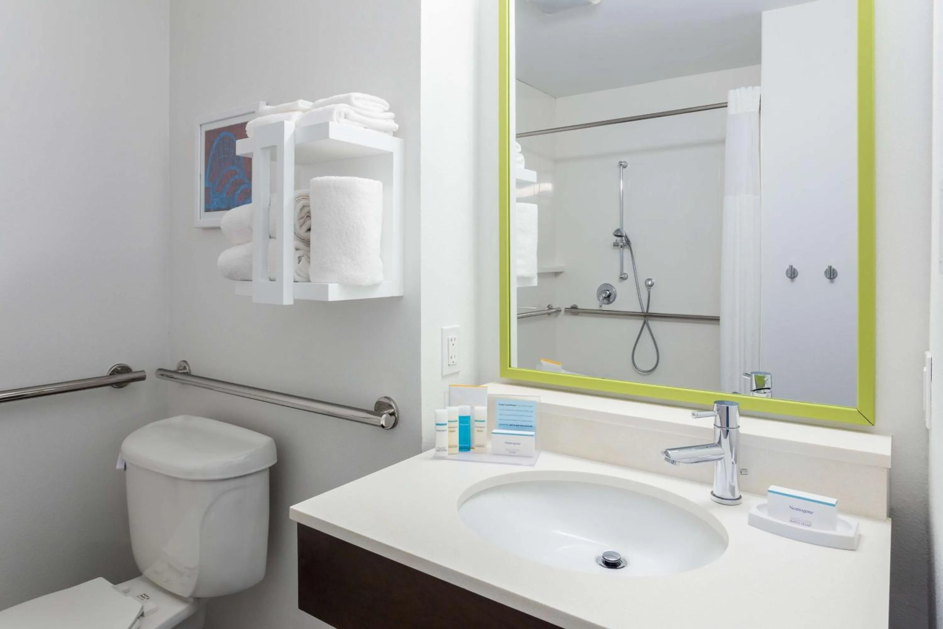 Bathroom in Hampton Inn & Suites Orlando International Drive North