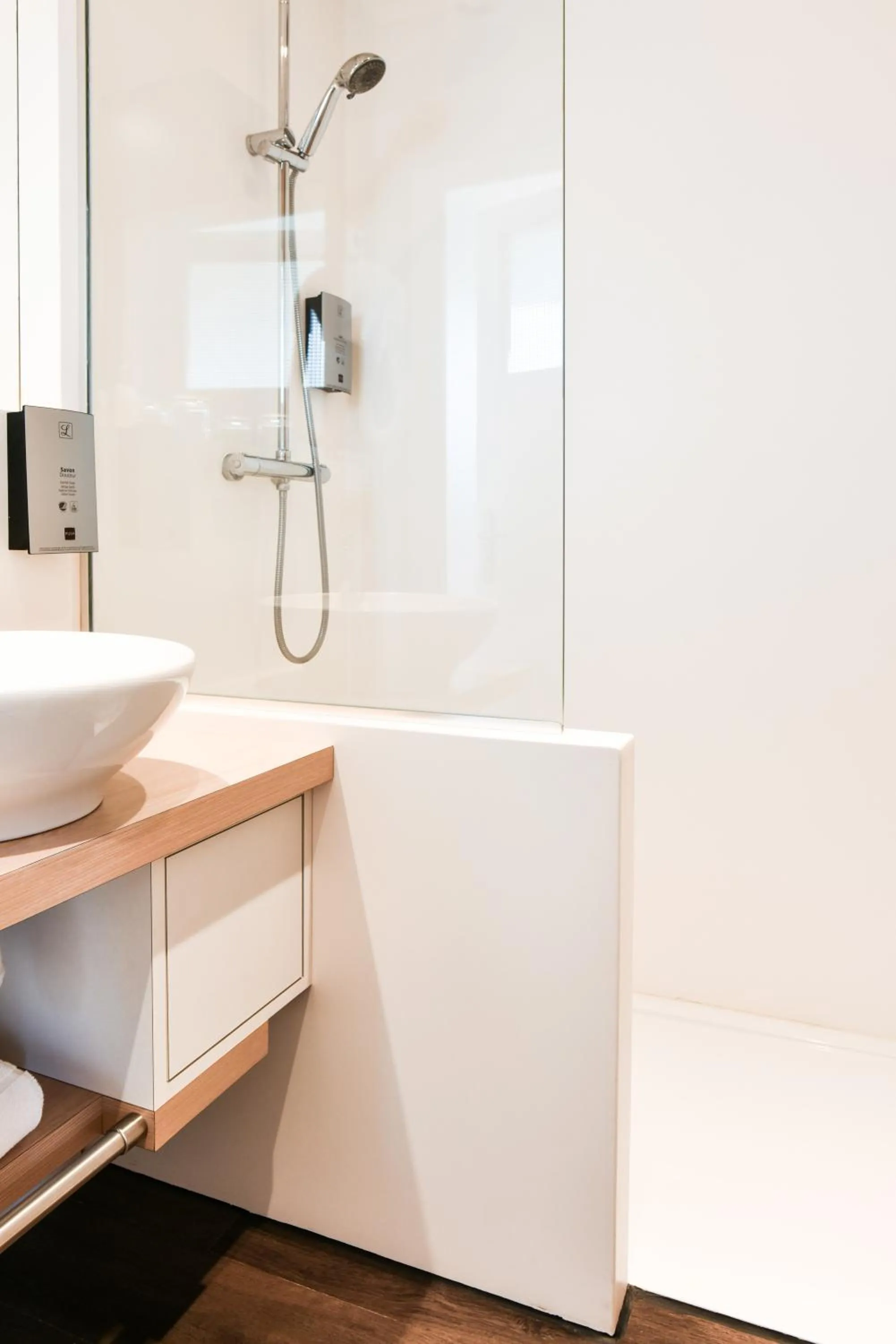 Shower in Logis Auberge du Relais - Hôtel & Restaurant