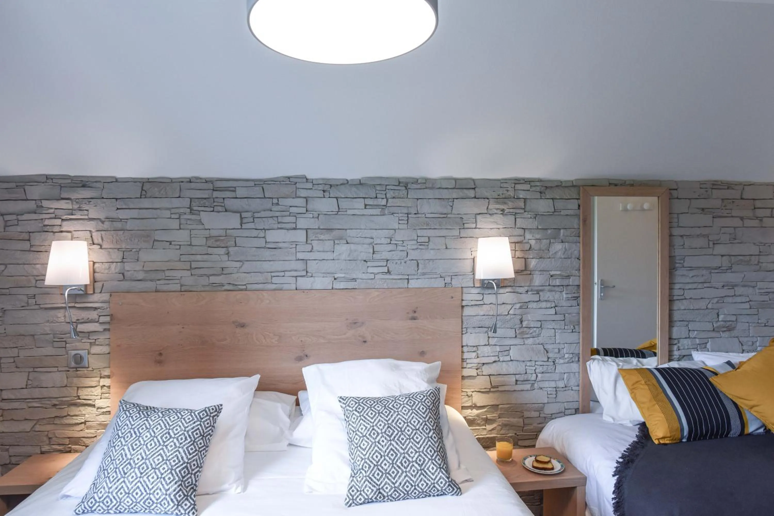 Bed in Logis Auberge du Relais - Hôtel & Restaurant