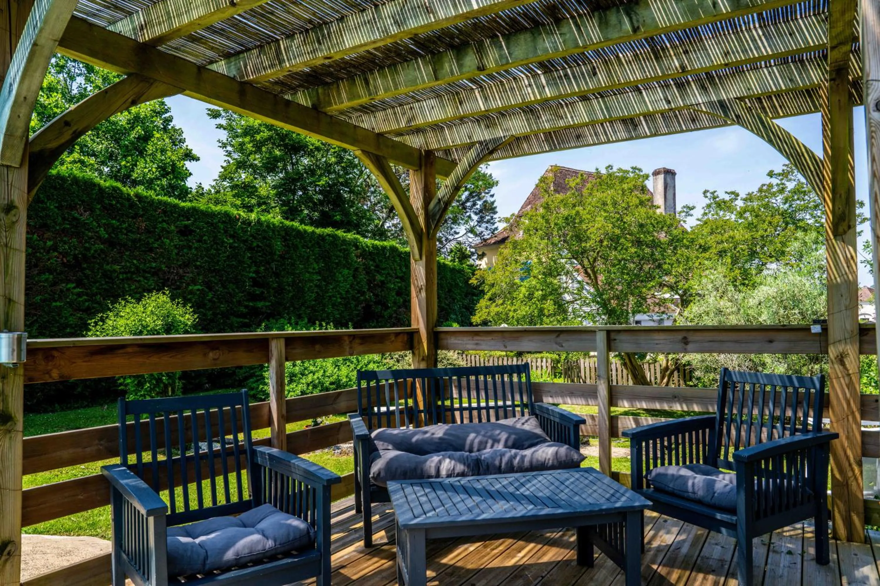 Patio in Logis Auberge du Relais - Hôtel & Restaurant
