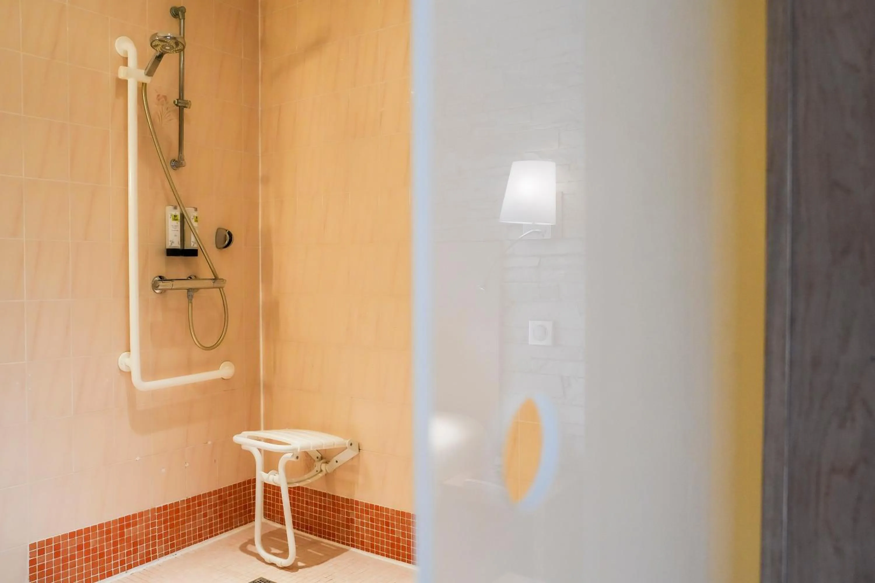 Bathroom in Logis Auberge du Relais - Hôtel & Restaurant