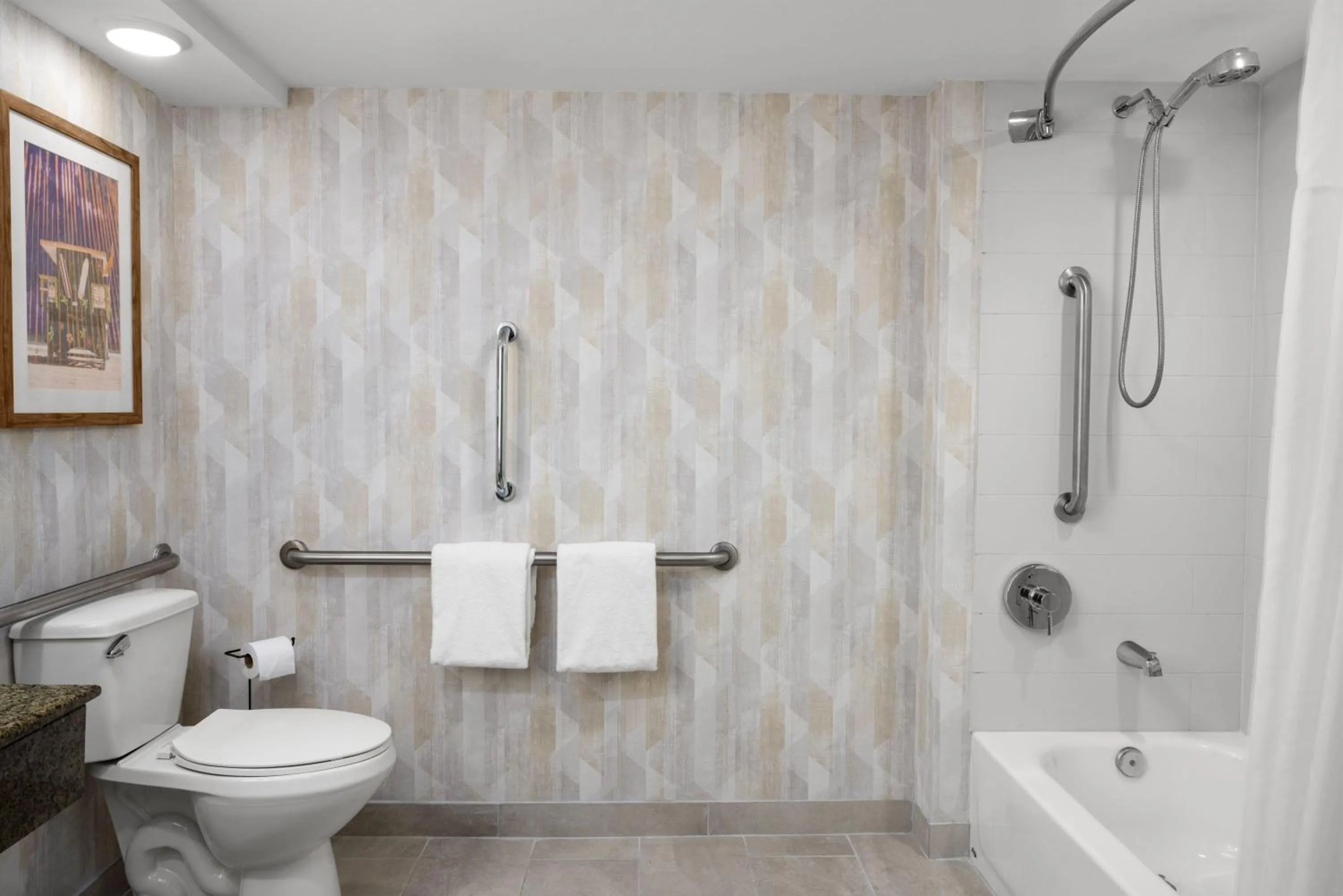 Bathroom in Hampton Inn Miami-Airport West