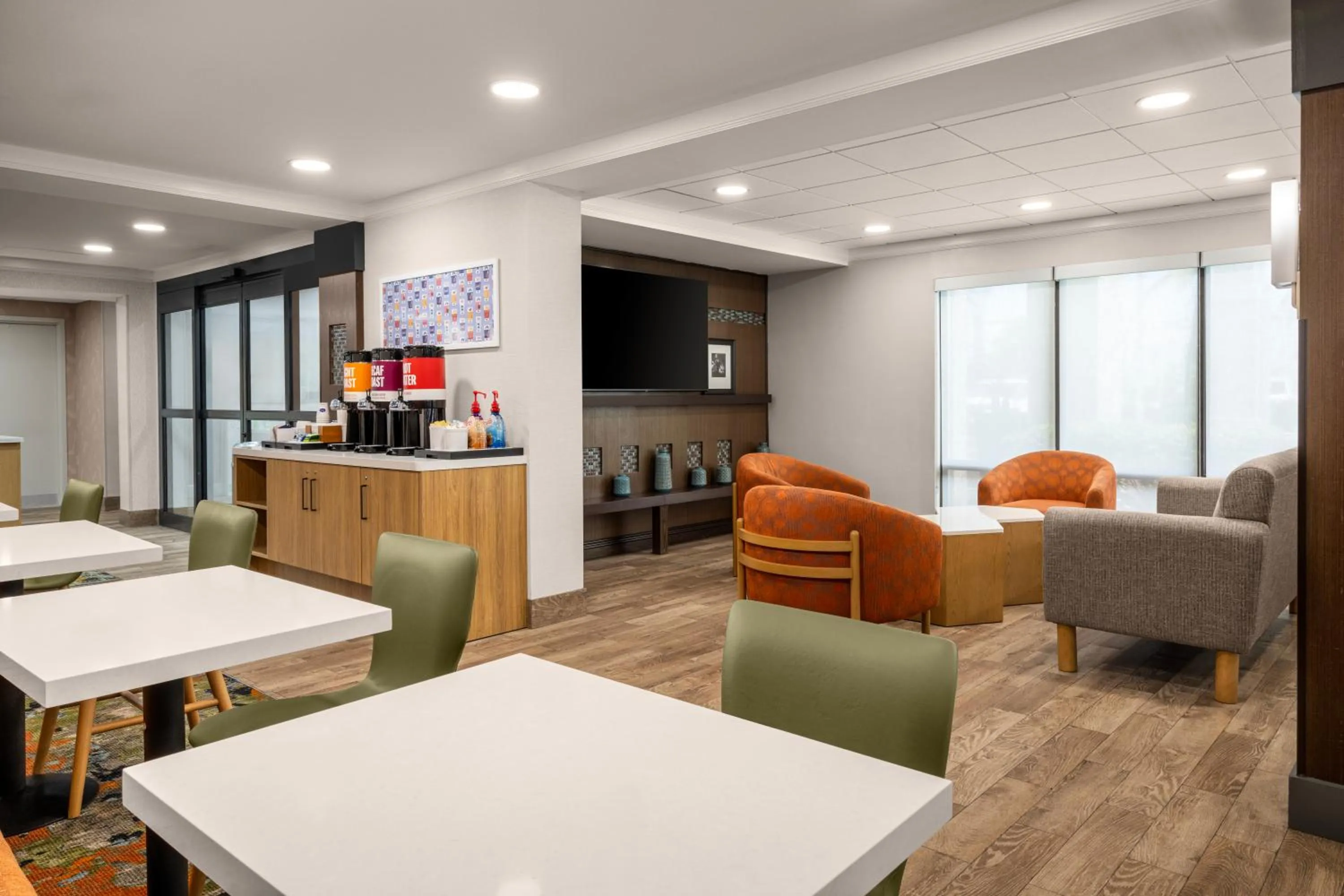 Seating area in Hampton Inn Miami-Airport West
