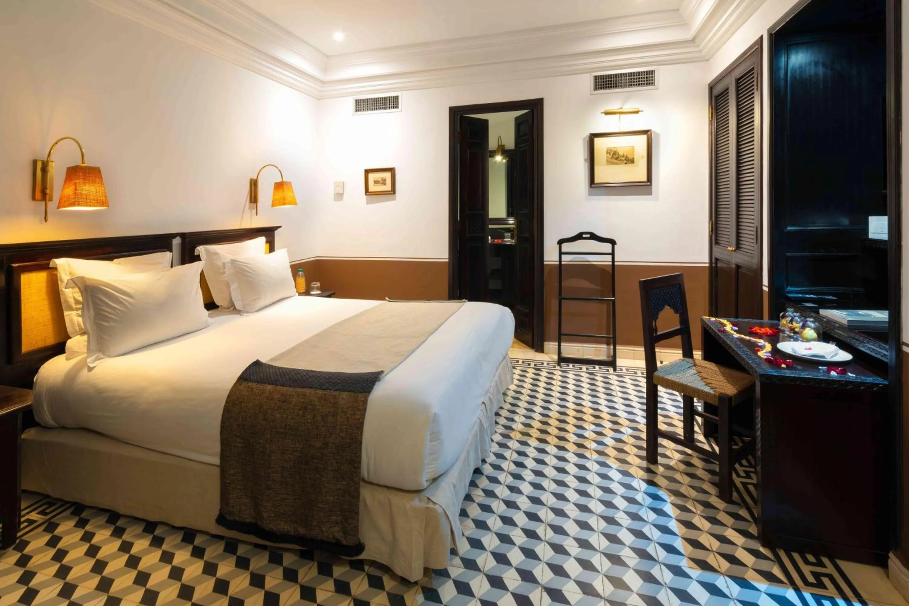 Photo of the whole room, Bed in Heure Bleue Palais - Relais & Châteaux