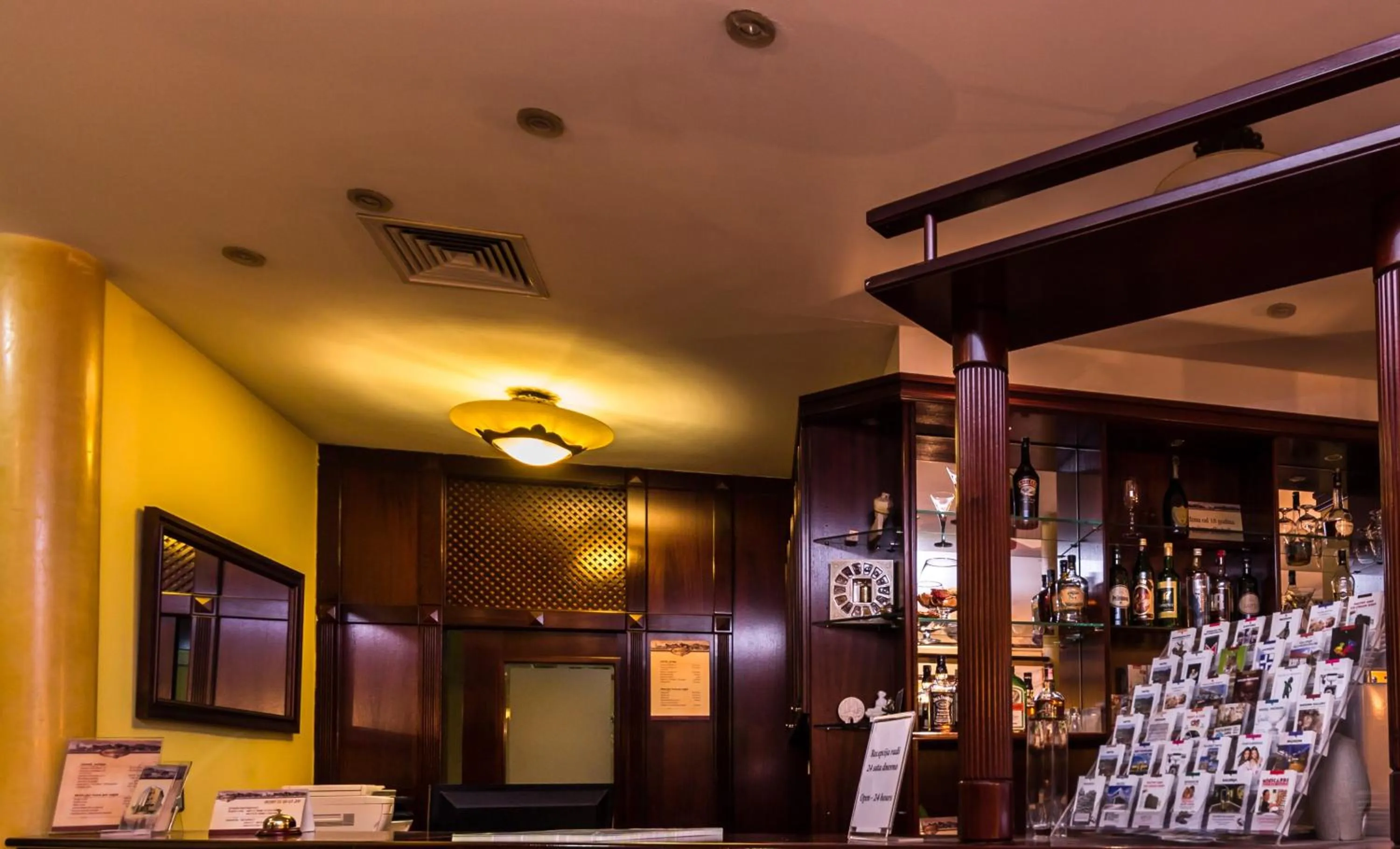 Lobby or reception in Hotel Meridijan16