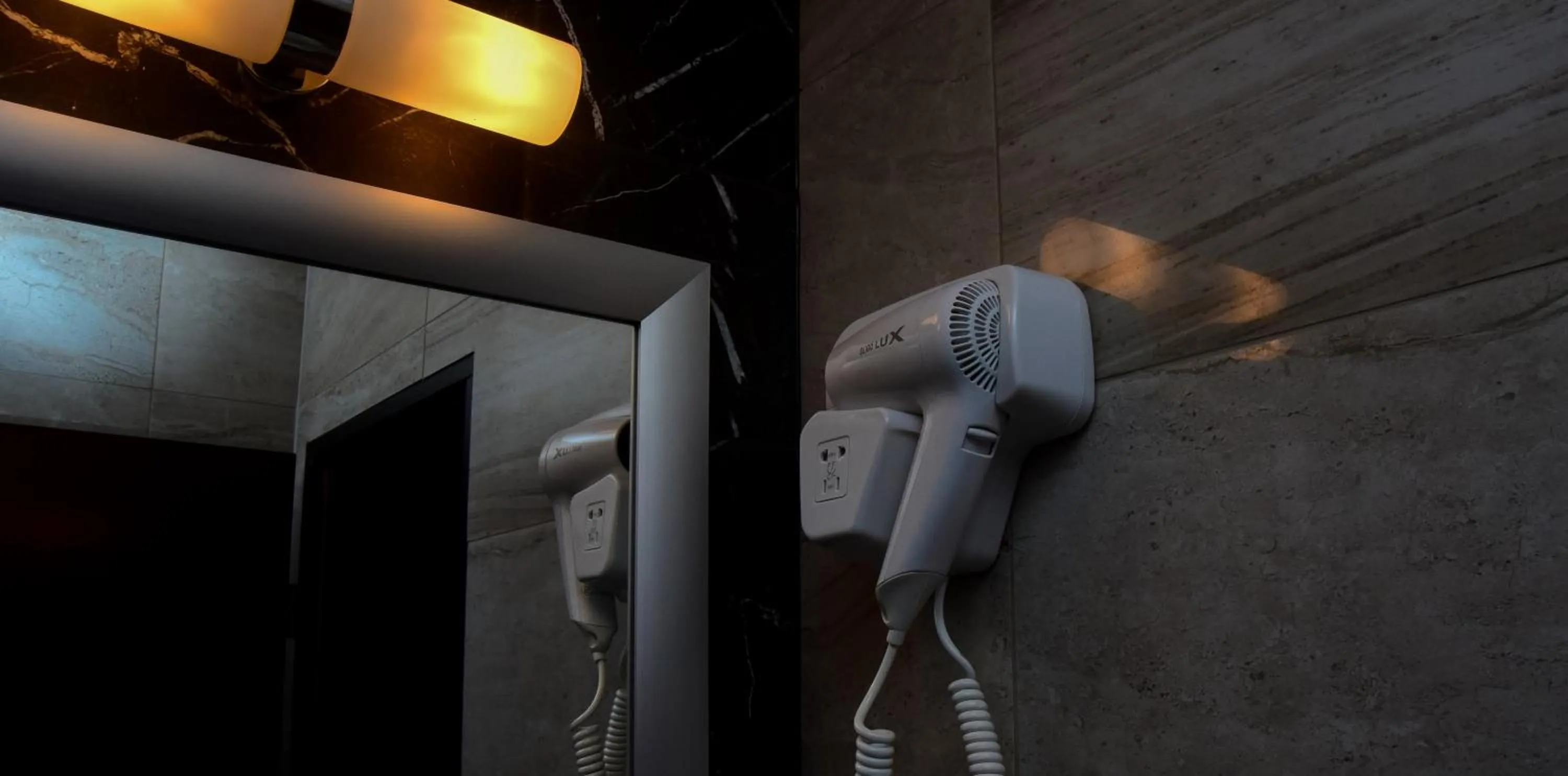 Bathroom in Hotel Meridijan16