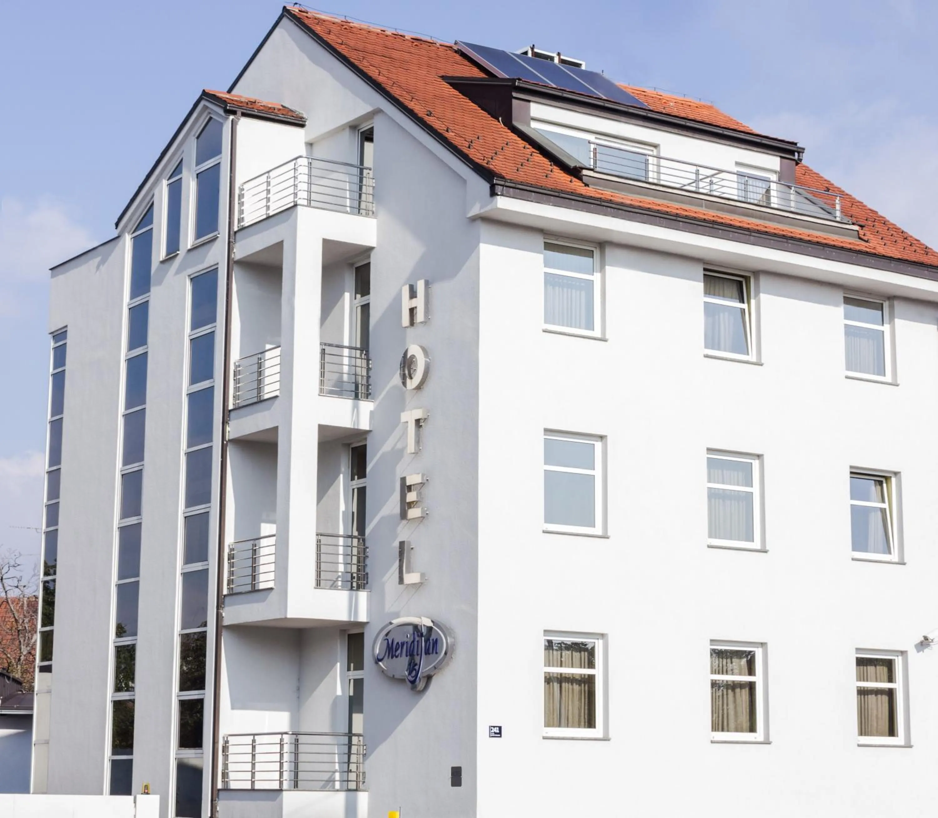 Facade/entrance in Hotel Meridijan16