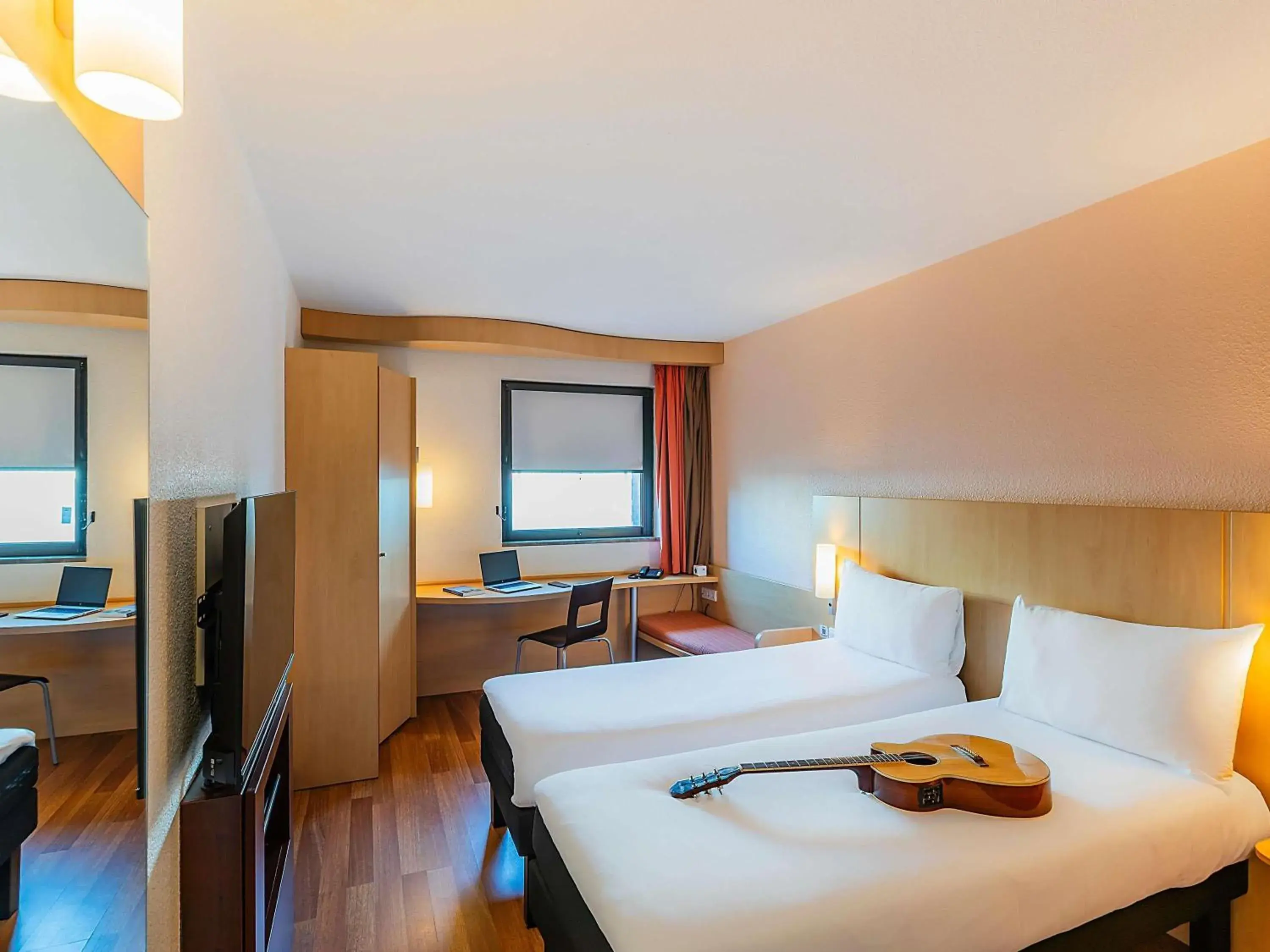 Standard Twin Room in Hotel Ibis Lisboa Sintra Standard Twin Room in Hotel Ibis Lisboa Sintra