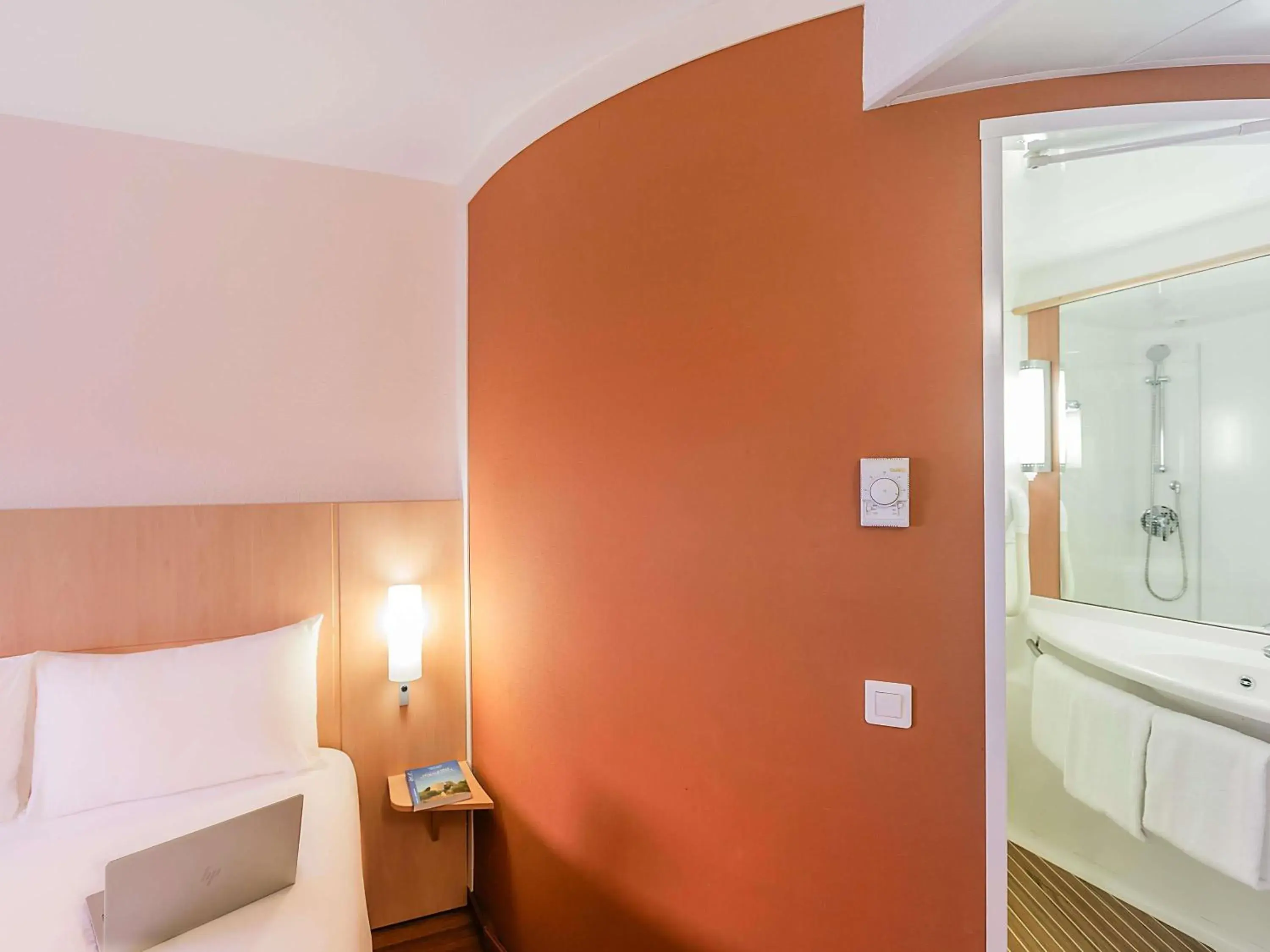 Standard Double Room in Hotel Ibis Lisboa Sintra Standard Double Room in Hotel Ibis Lisboa Sintra