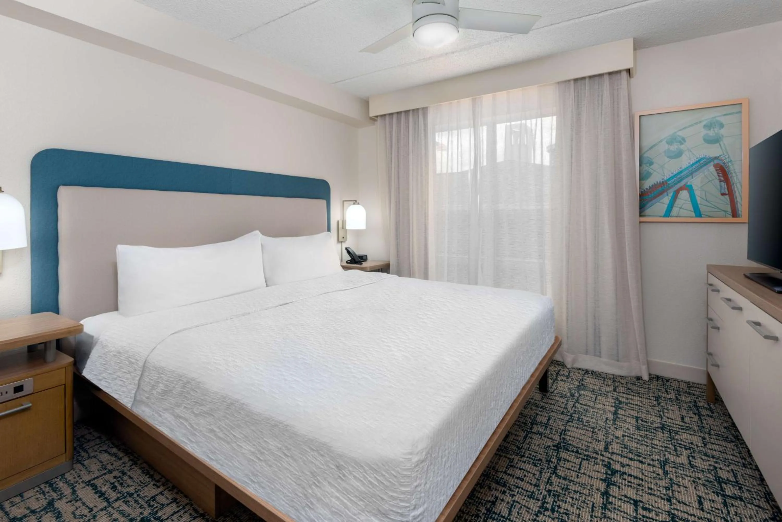 Bed in Homewood Suites by Hilton Orlando-Nearest to Universal Studios
