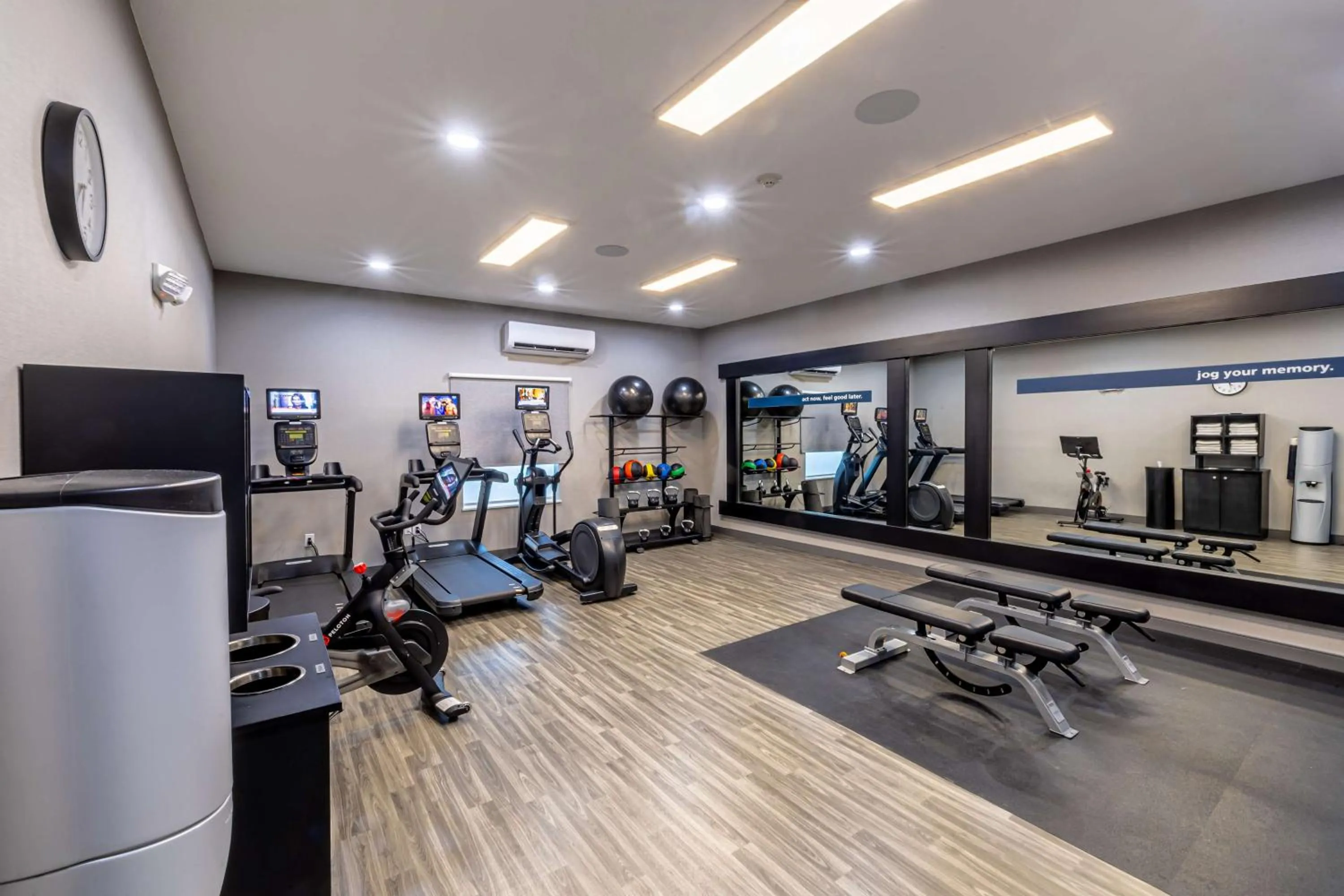 Fitness centre/facilities in Hampton Inn & Suites Cleburne