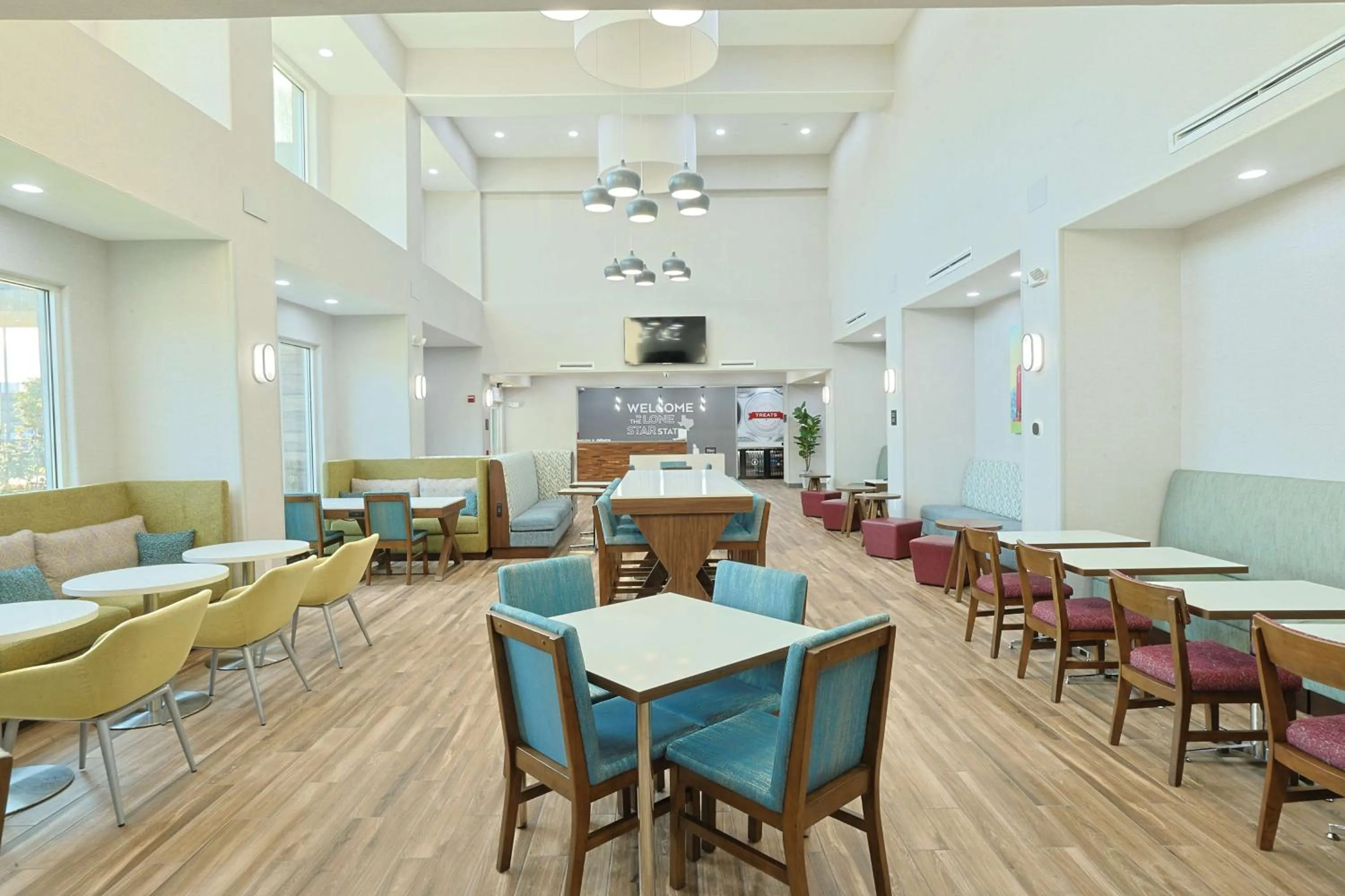 Breakfast in Hampton Inn & Suites Cleburne