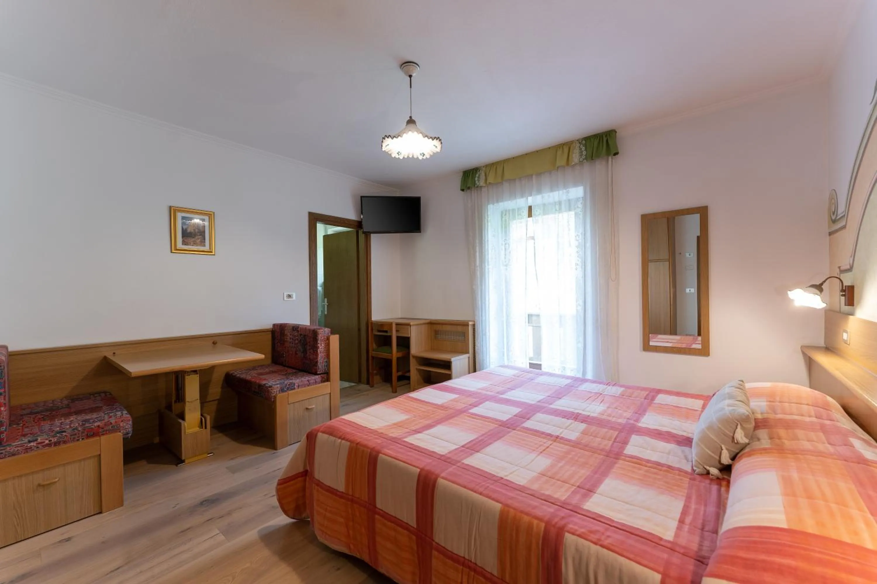 Photo of the whole room, Bed in Latemar - Hotel Suites Spa