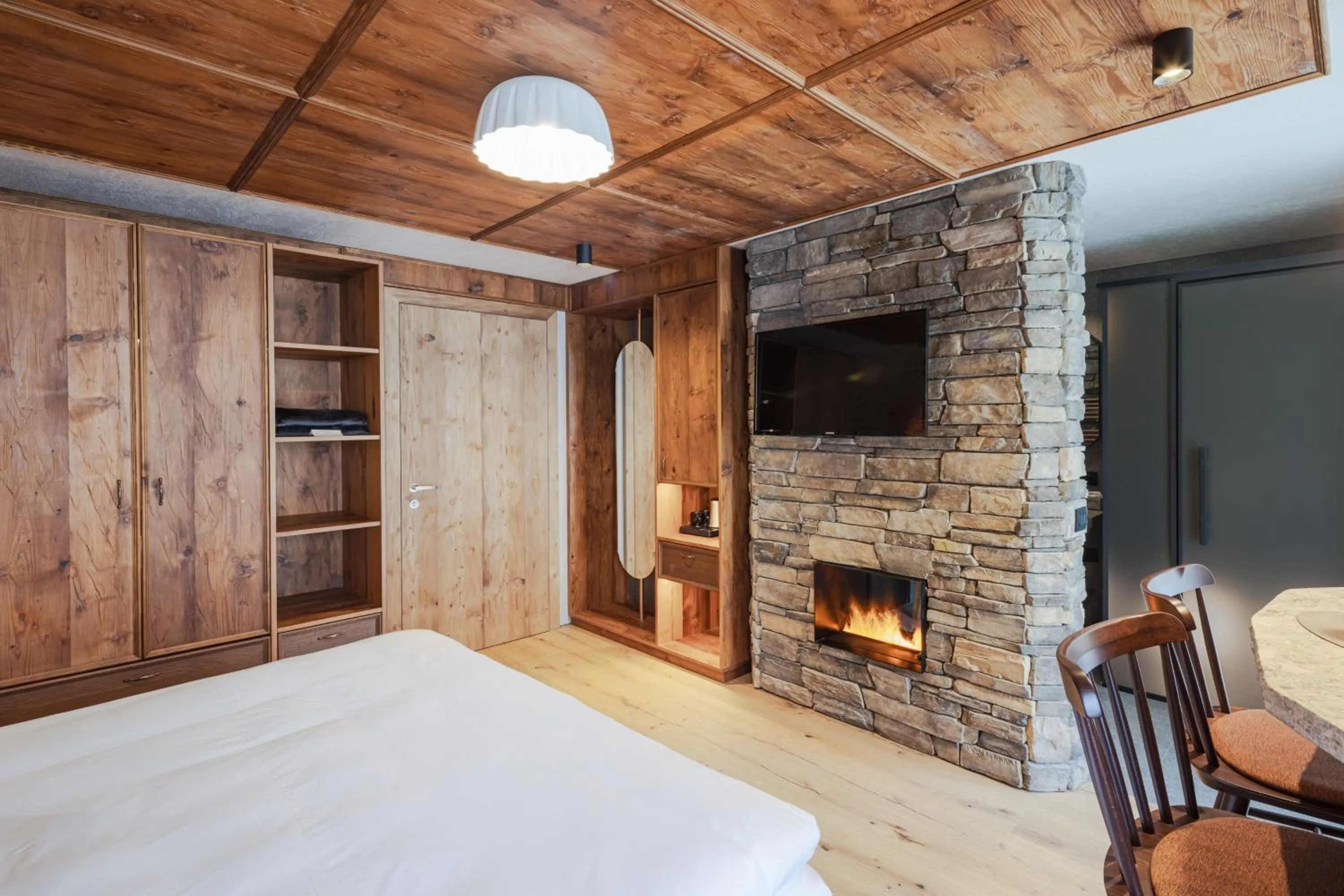 Communal lounge/ TV room, Bed in Latemar - Hotel Suites Spa