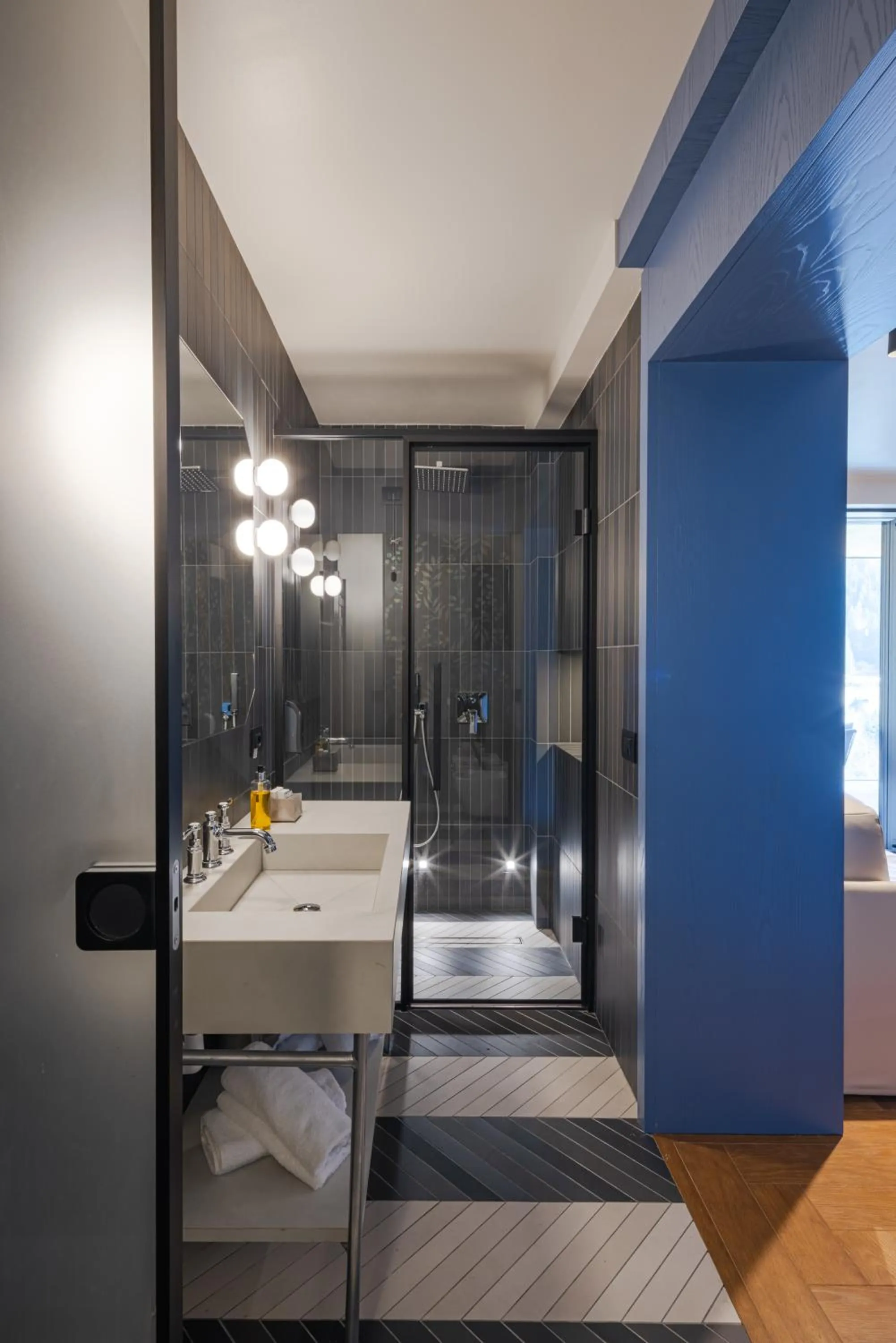 Shower, Bed in Latemar - Hotel Suites Spa