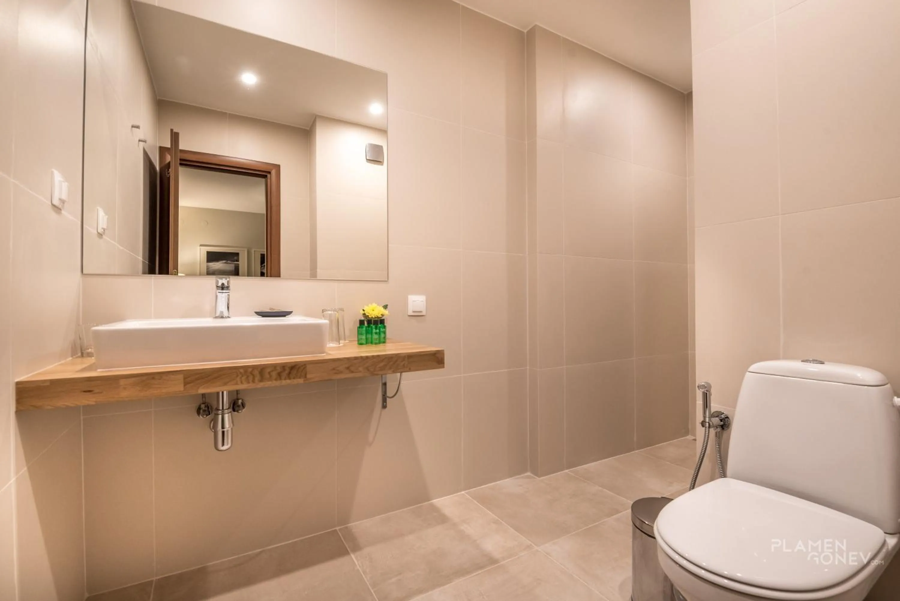 Toilet in White Lavina - Ski, Bike, Hike