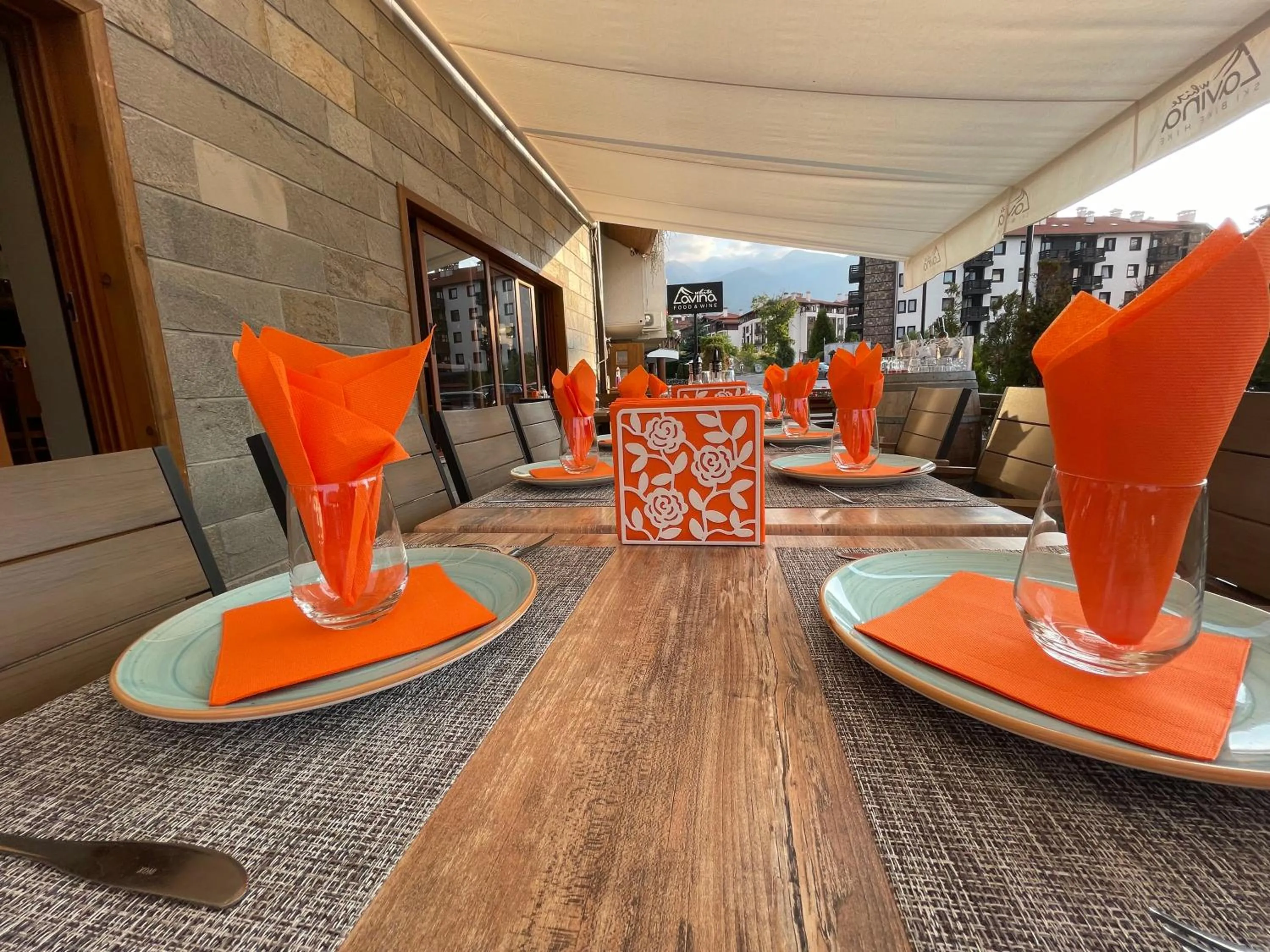 Restaurant/places to eat in White Lavina - Ski, Bike, Hike