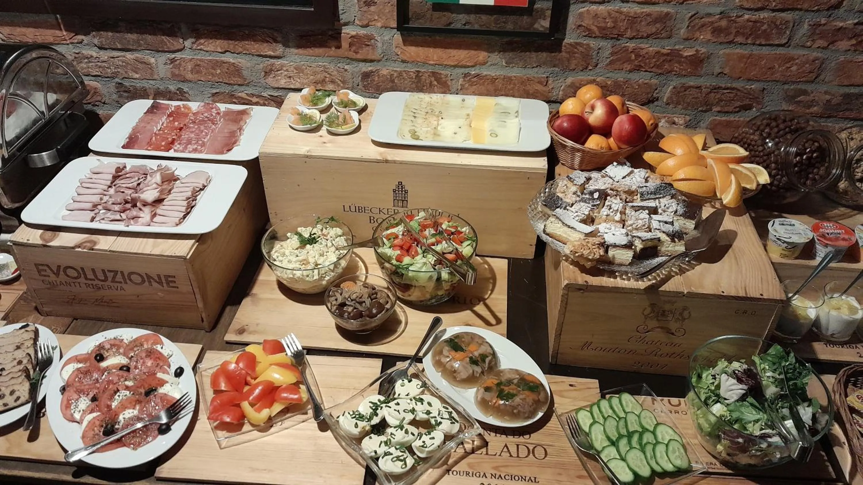 Buffet breakfast in Willa Pastel