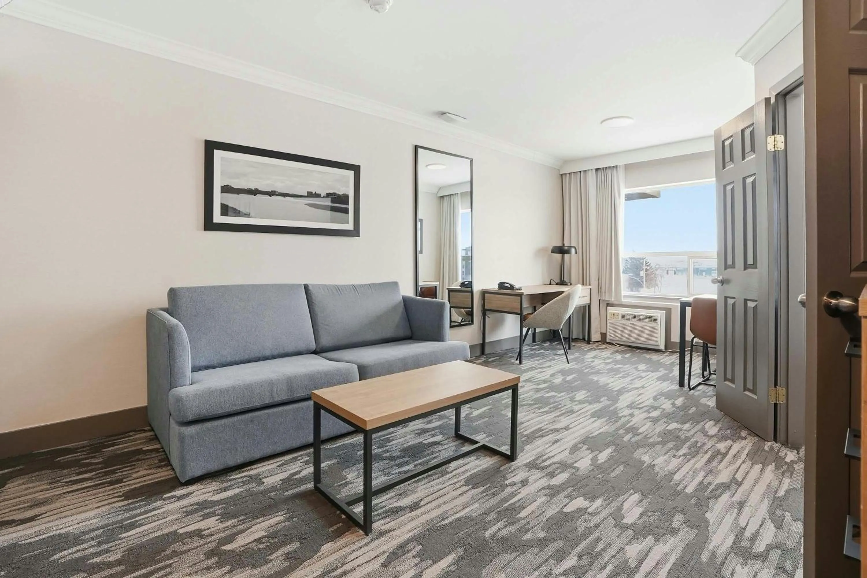 Living room in Sandman Hotel Saskatoon