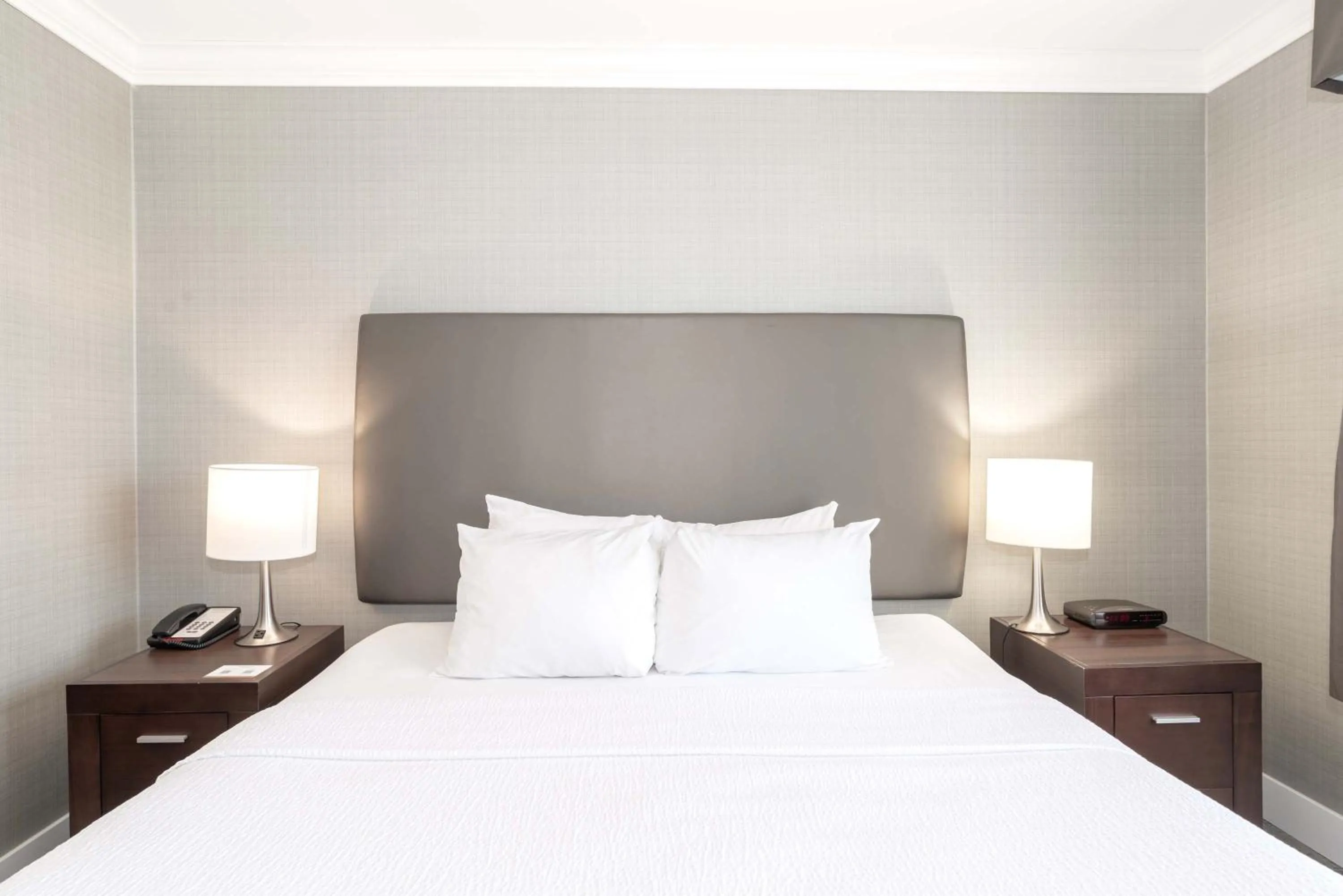 Photo of the whole room, Bed in Sandman Hotel Saskatoon