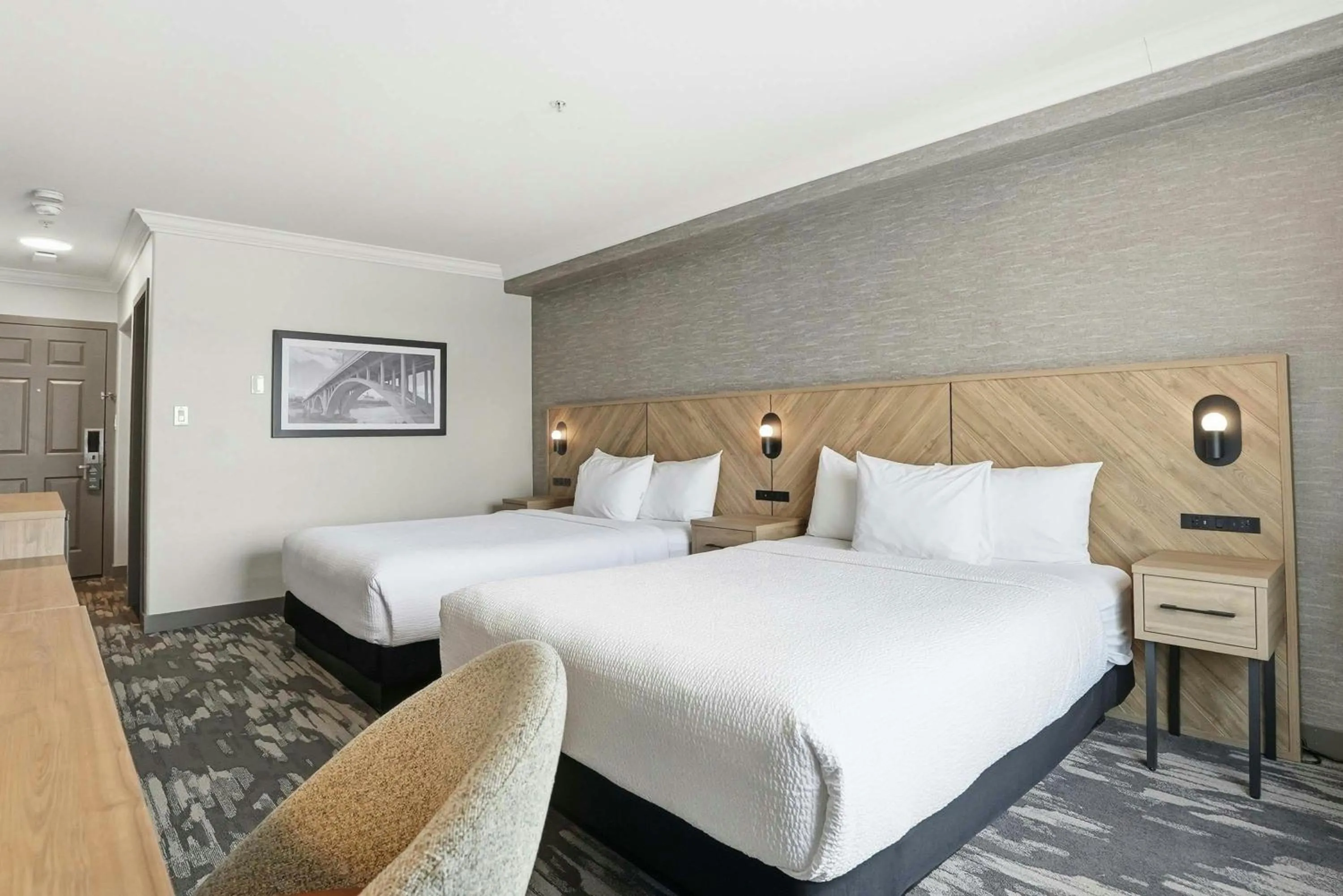 Photo of the whole room, Bed in Sandman Hotel Saskatoon