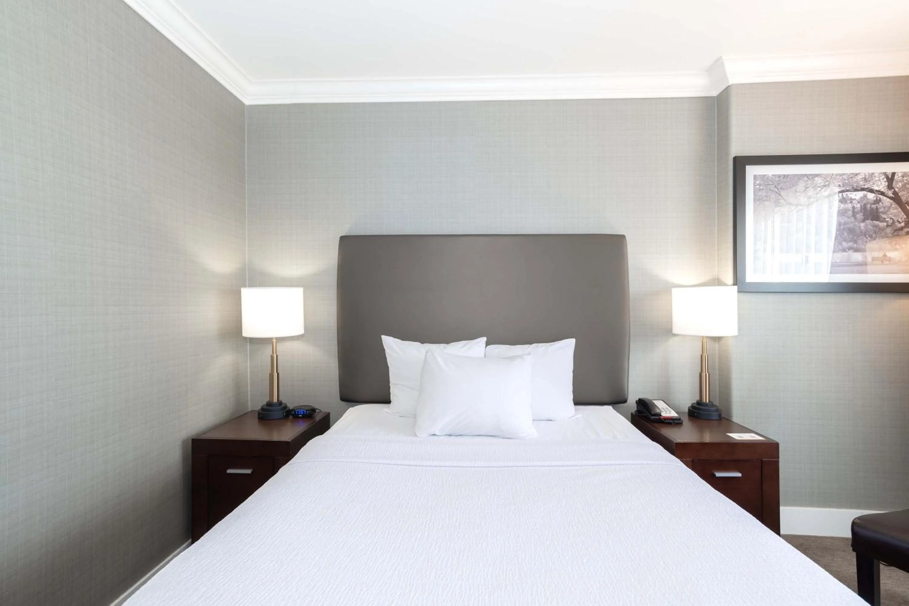 Photo of the whole room, Bed in Sandman Hotel Saskatoon