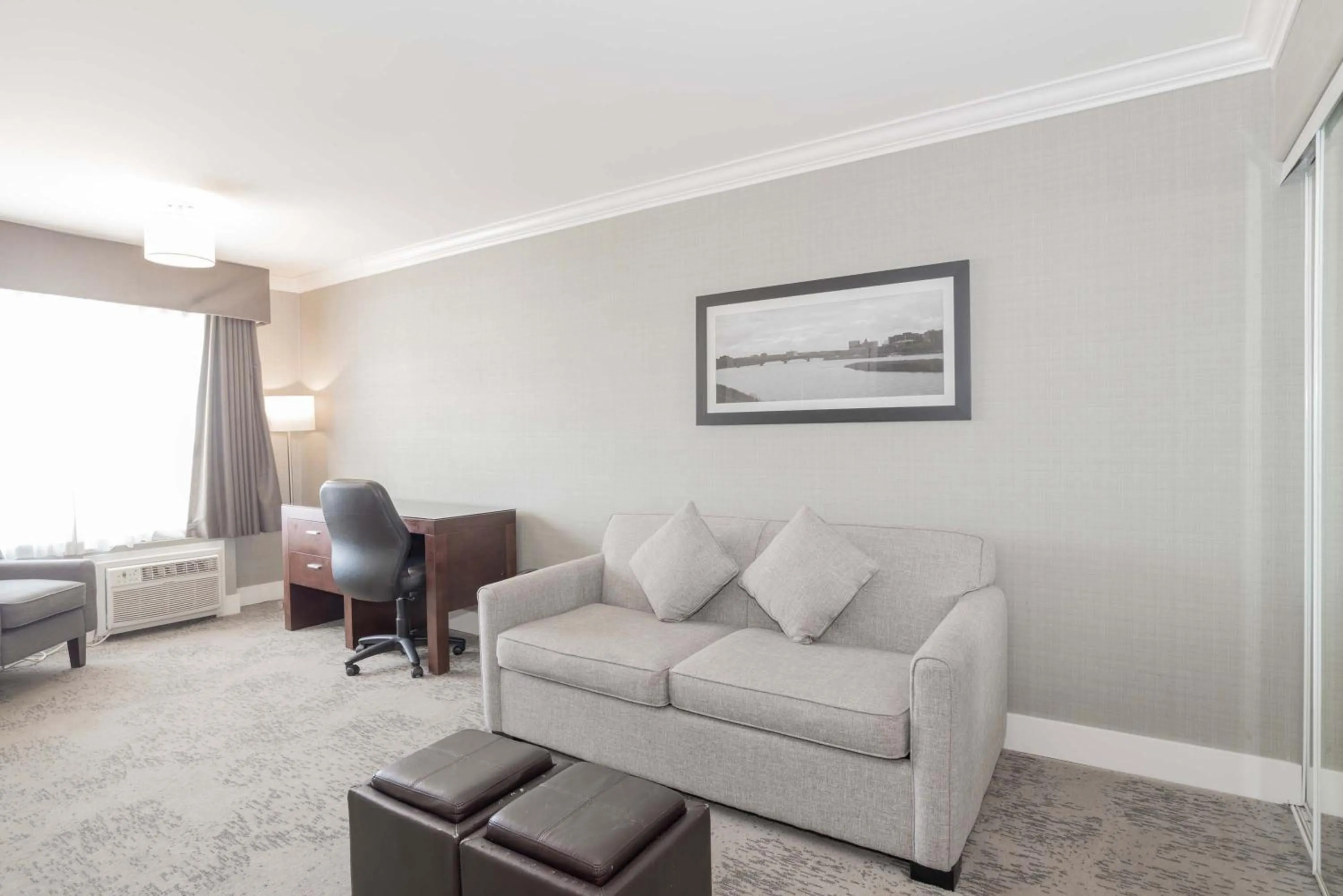 Living room in Sandman Hotel Saskatoon