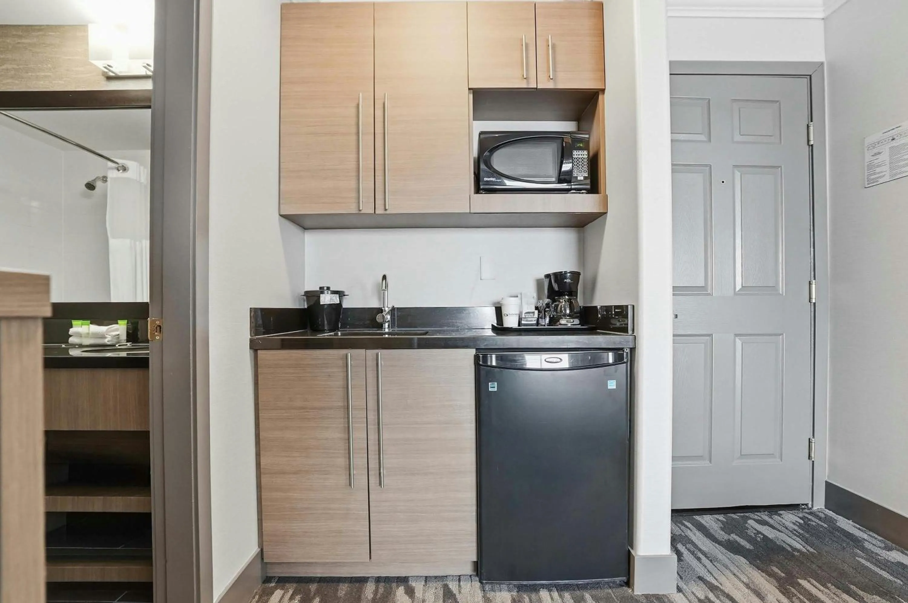 Kitchen or kitchenette in Sandman Hotel Saskatoon
