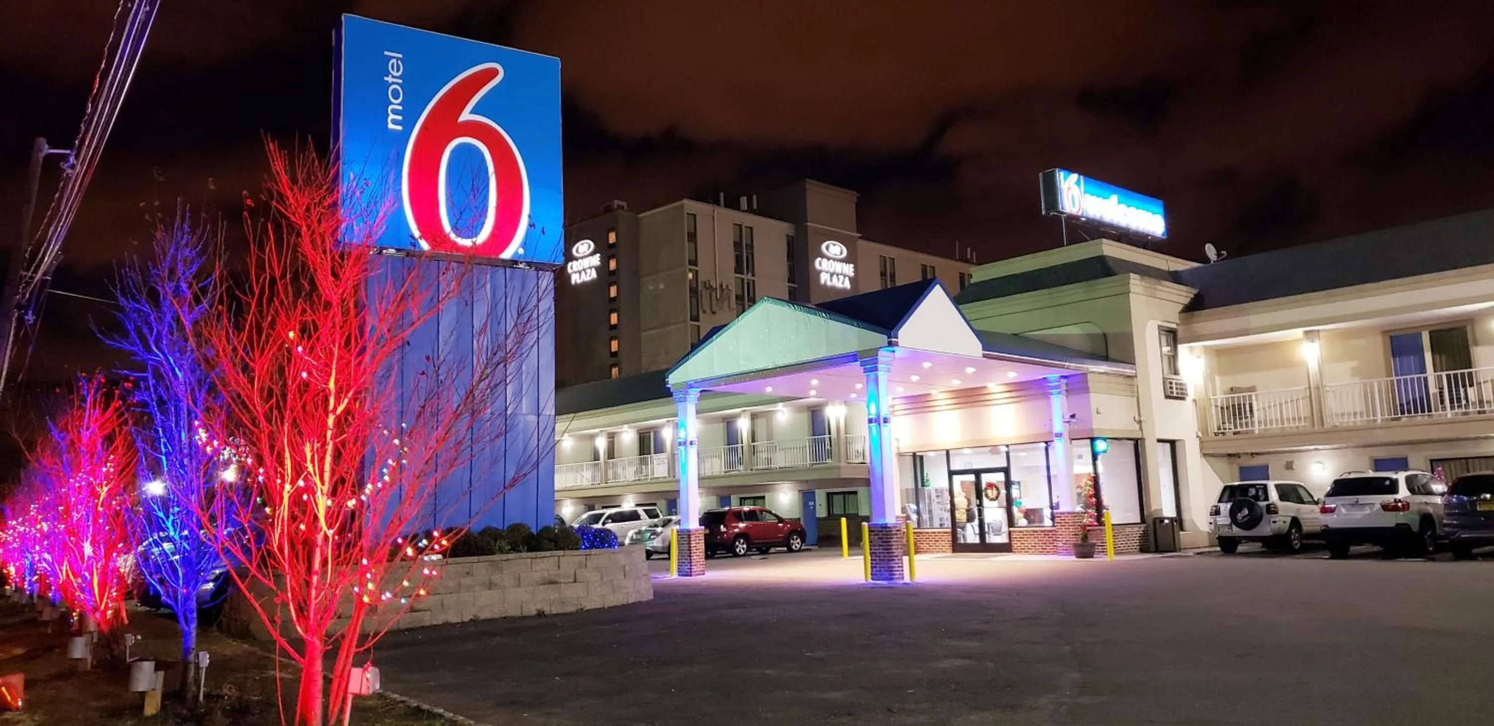 Property Building in Motel 6 Elizabeth - Newark Liberty International Airport