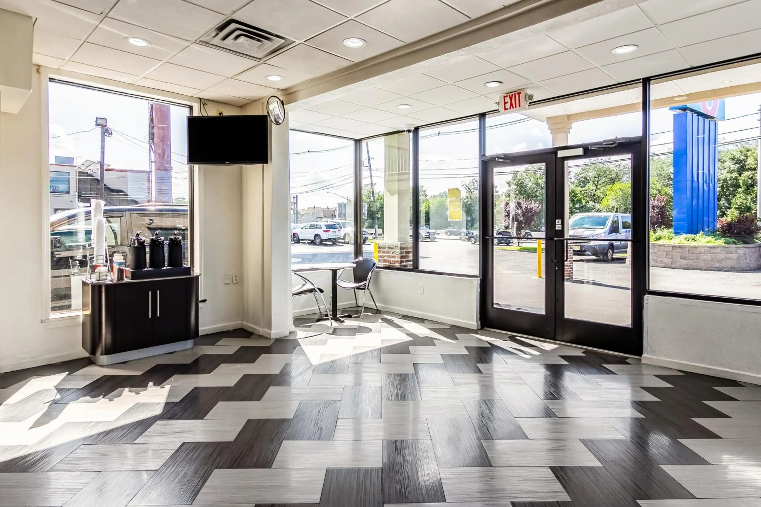 Lobby or reception in Motel 6 Elizabeth - Newark Liberty International Airport