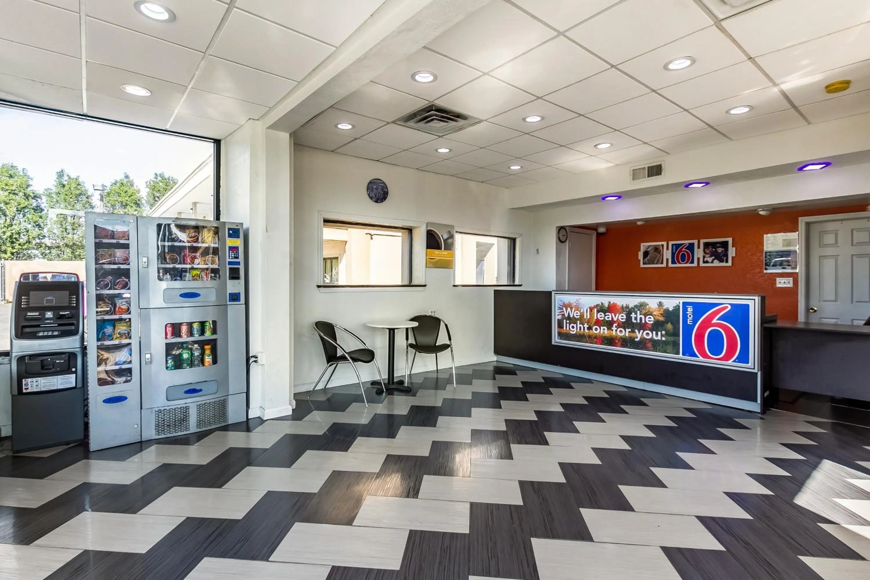 Lobby or reception in Motel 6 Elizabeth - Newark Liberty International Airport