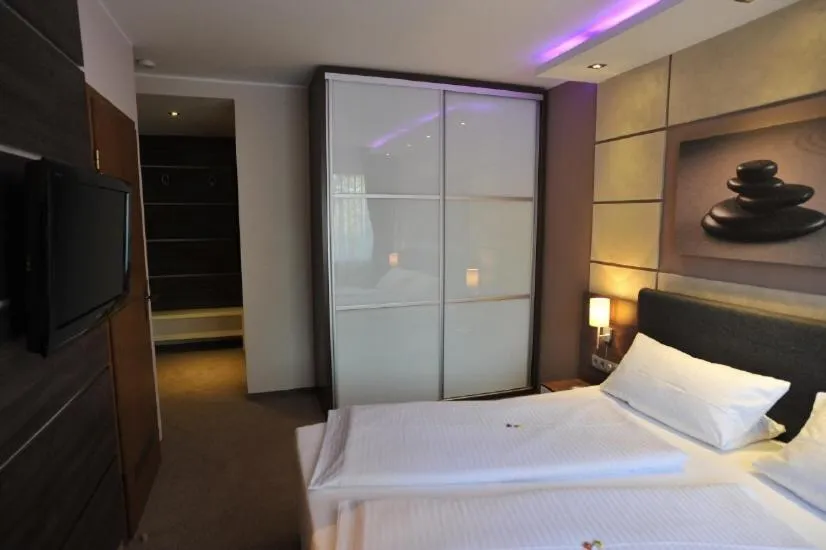 Bed in Hotel Bergischer Hof