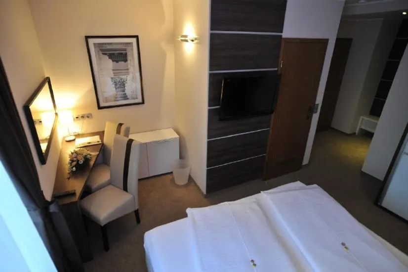 Bed in Hotel Bergischer Hof