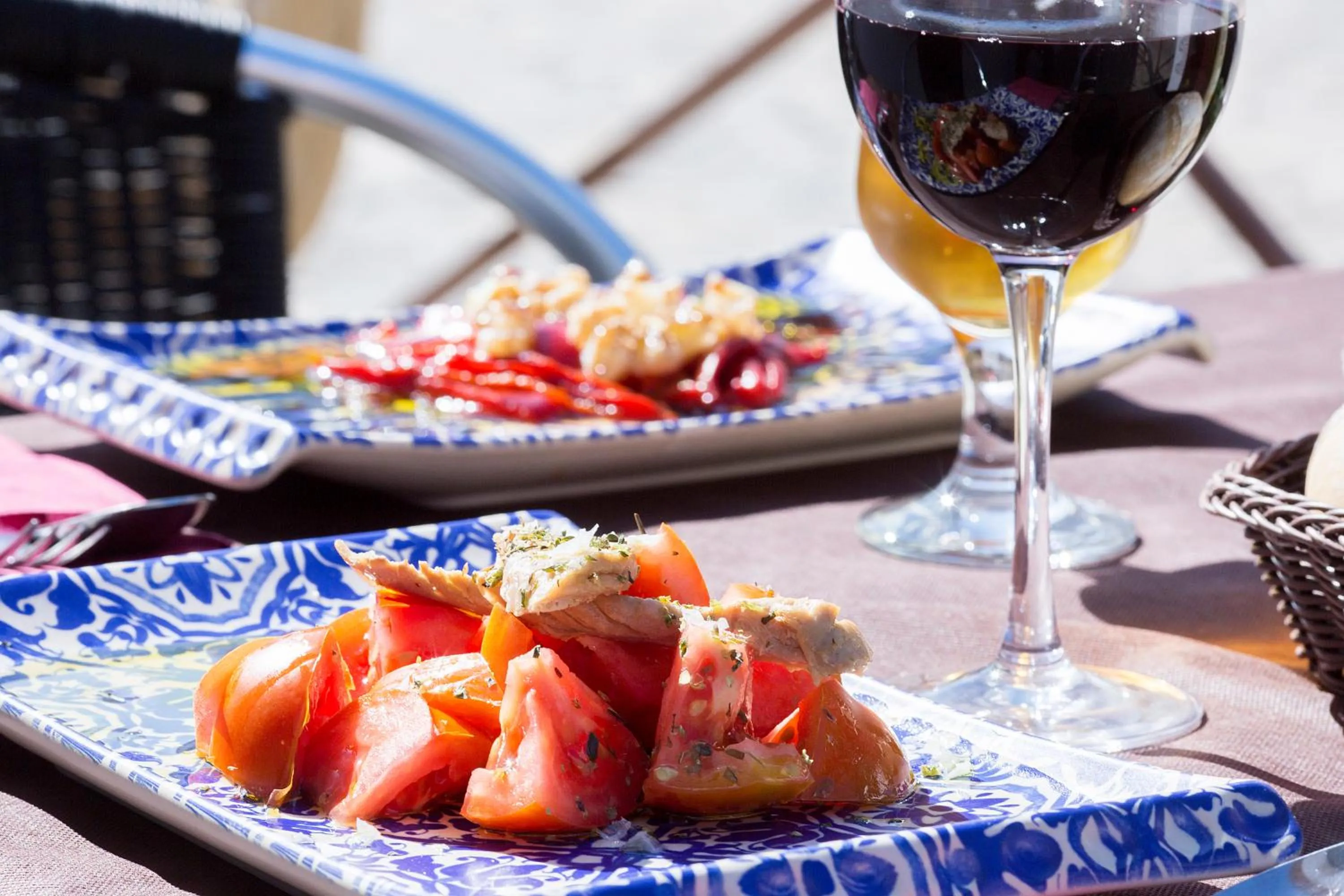 Restaurant/places to eat in Hostal Aznaitin