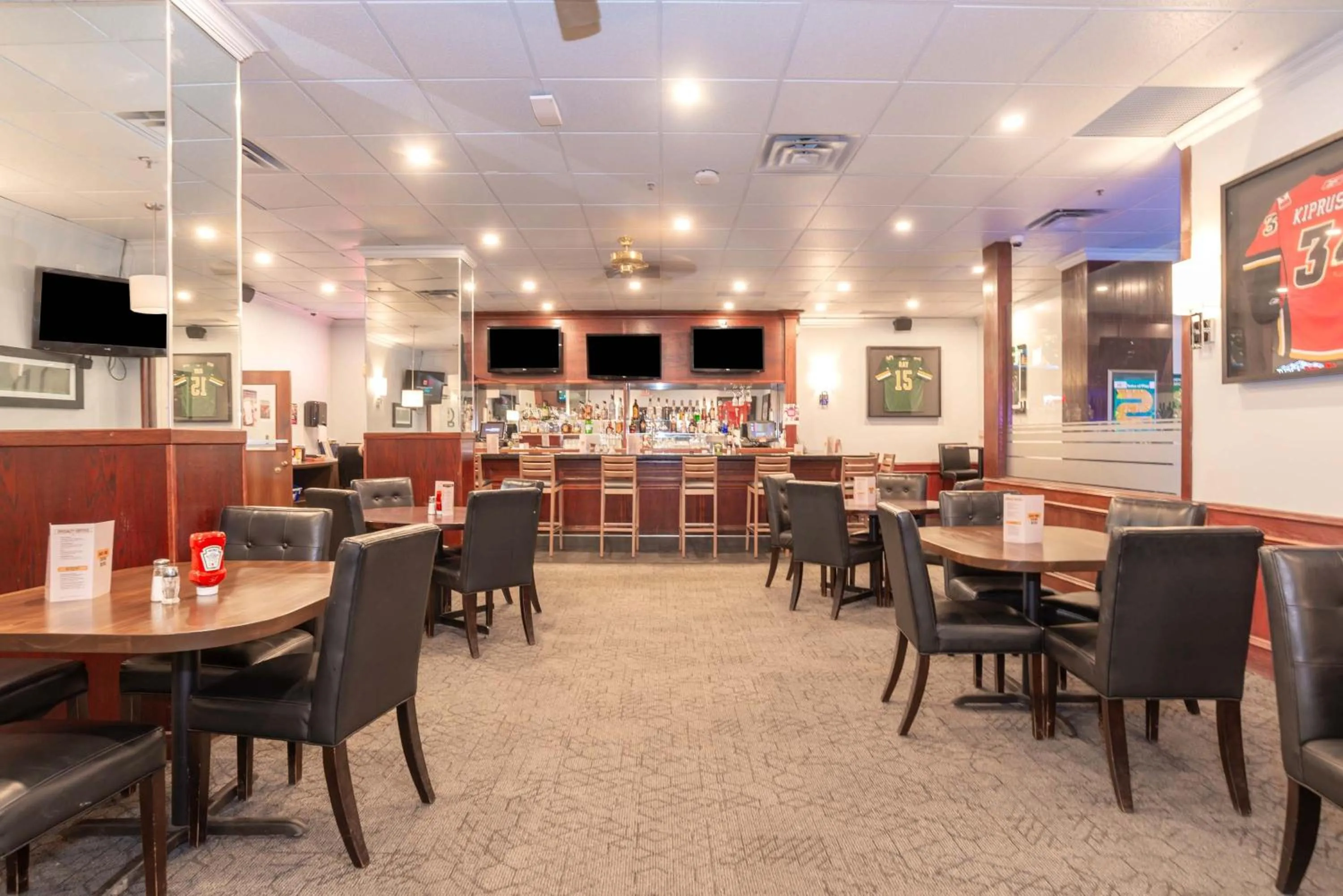 Lounge or bar in Sandman Hotel Lethbridge