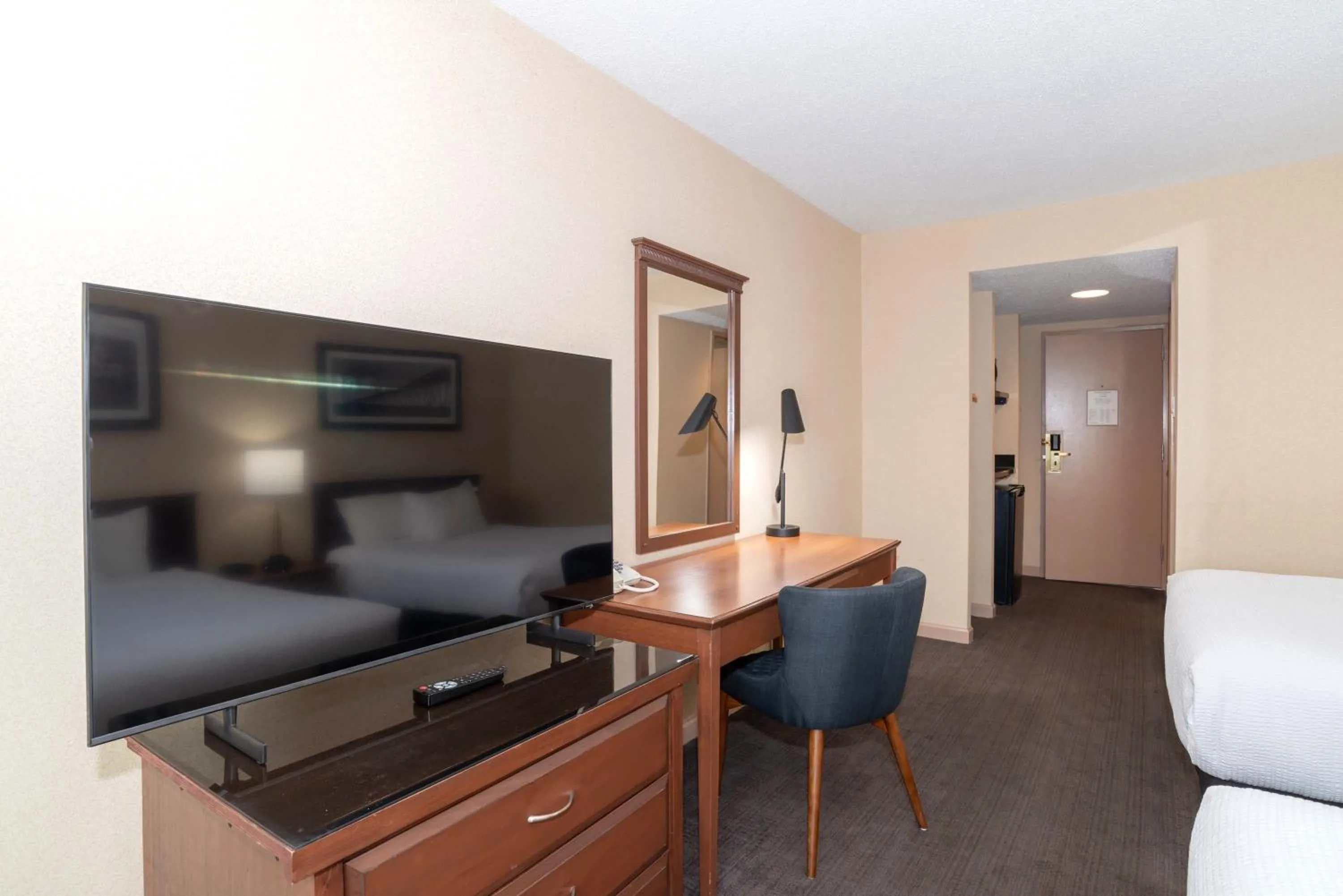 Photo of the whole room, Bed in Sandman Hotel Lethbridge